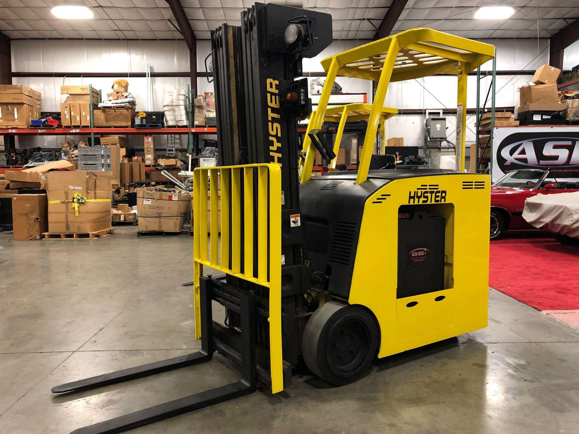 HYSTER E40HSD ELECTRIC FORKLIFT, APPROX. 4,000 LB LIFT CAPACITY, QUAD STAGE MAST - Image 2 of 6