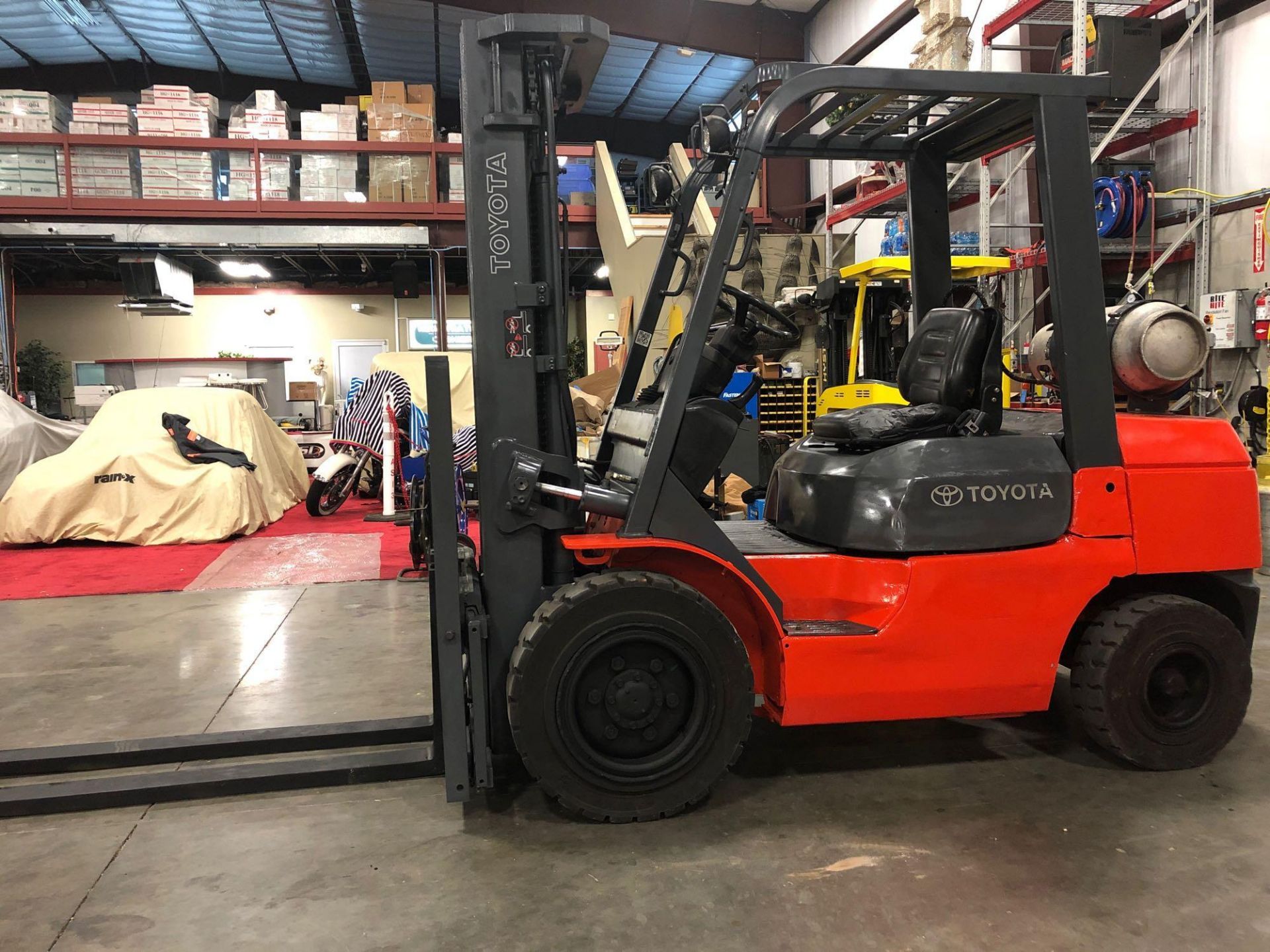 TOYOTA LP FORKLIFT MODEL 7FGU30, APPROX. 7,