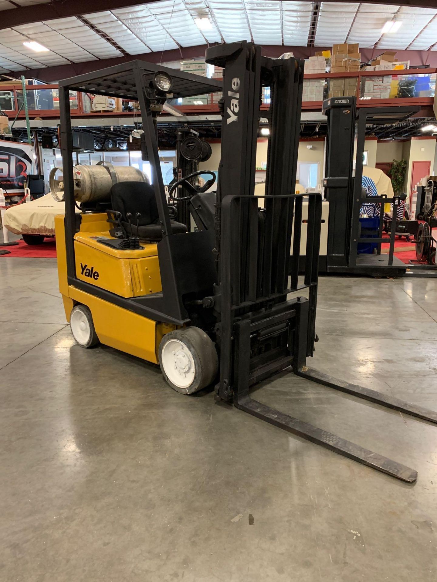 YALE LP FORKLIFT MODEL GLC040, 4,000 LB CAPACITY - Image 2 of 8