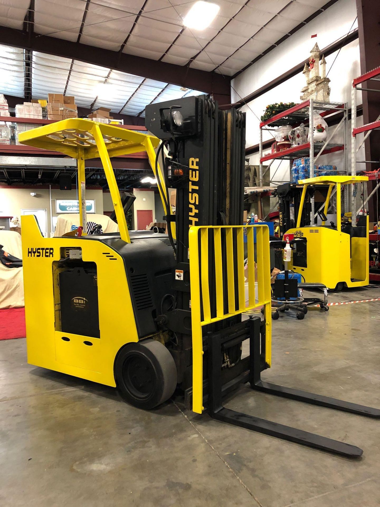 HYSTER E40HSD ELECTRIC FORKLIFT, APPROX. 4,000 LB LIFT CAPACITY, QUAD STAGE MAST