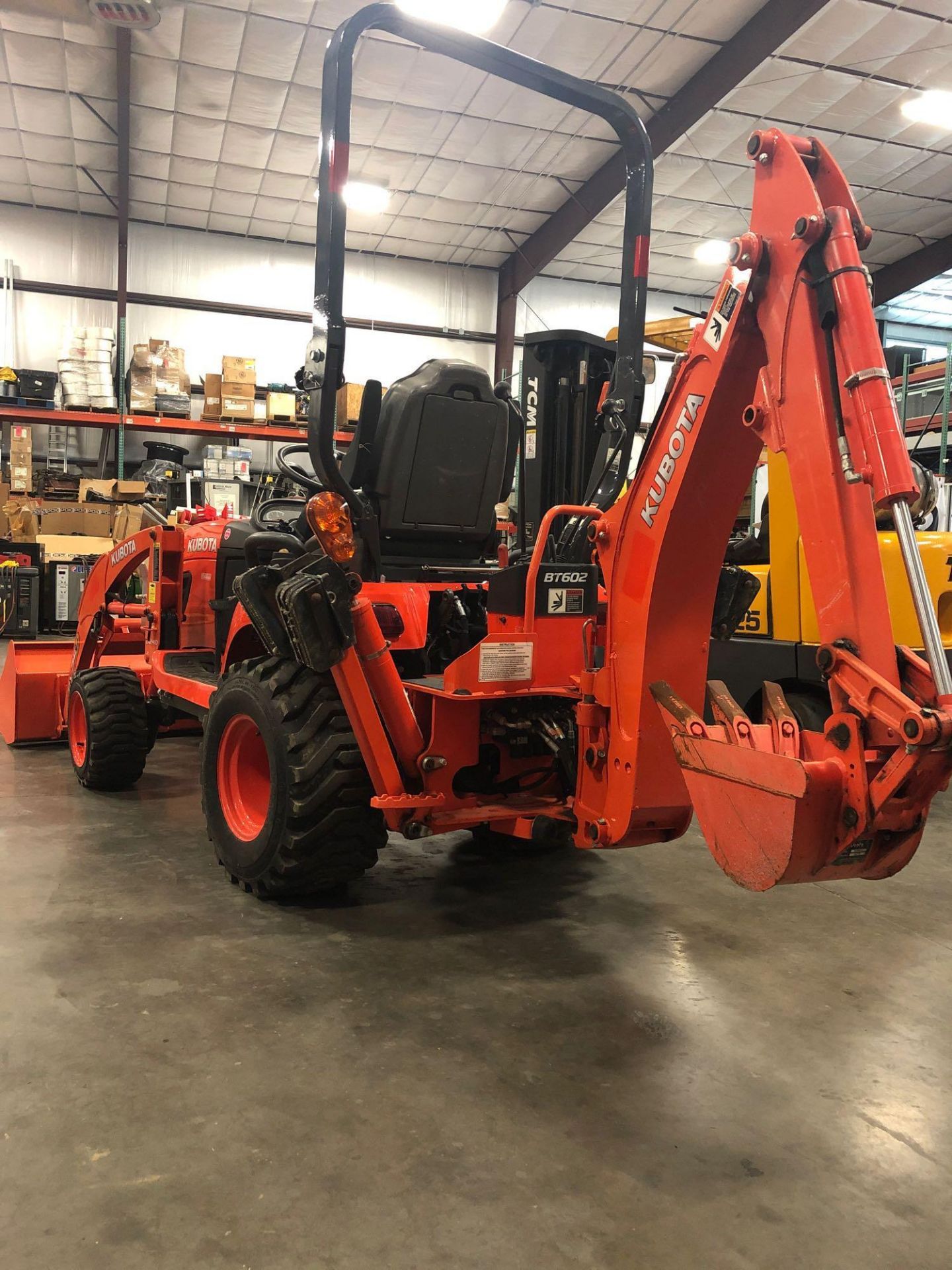 2017 KUBOTA BX25DLB DIESEL 4WD LOADER W/ BACKHOE ATTACHMENT - Image 5 of 8