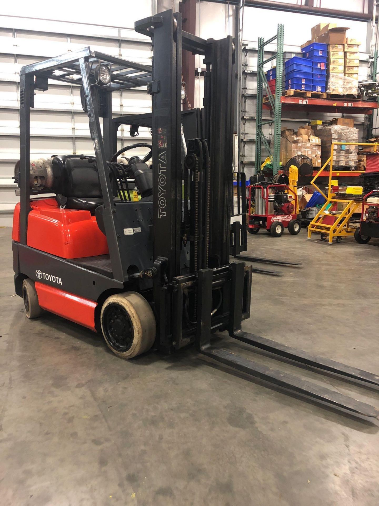 TOYOTA LP FORKLIFT MODEL 42-6FGCU15, 3,000 LB CAPACITY - Image 5 of 6