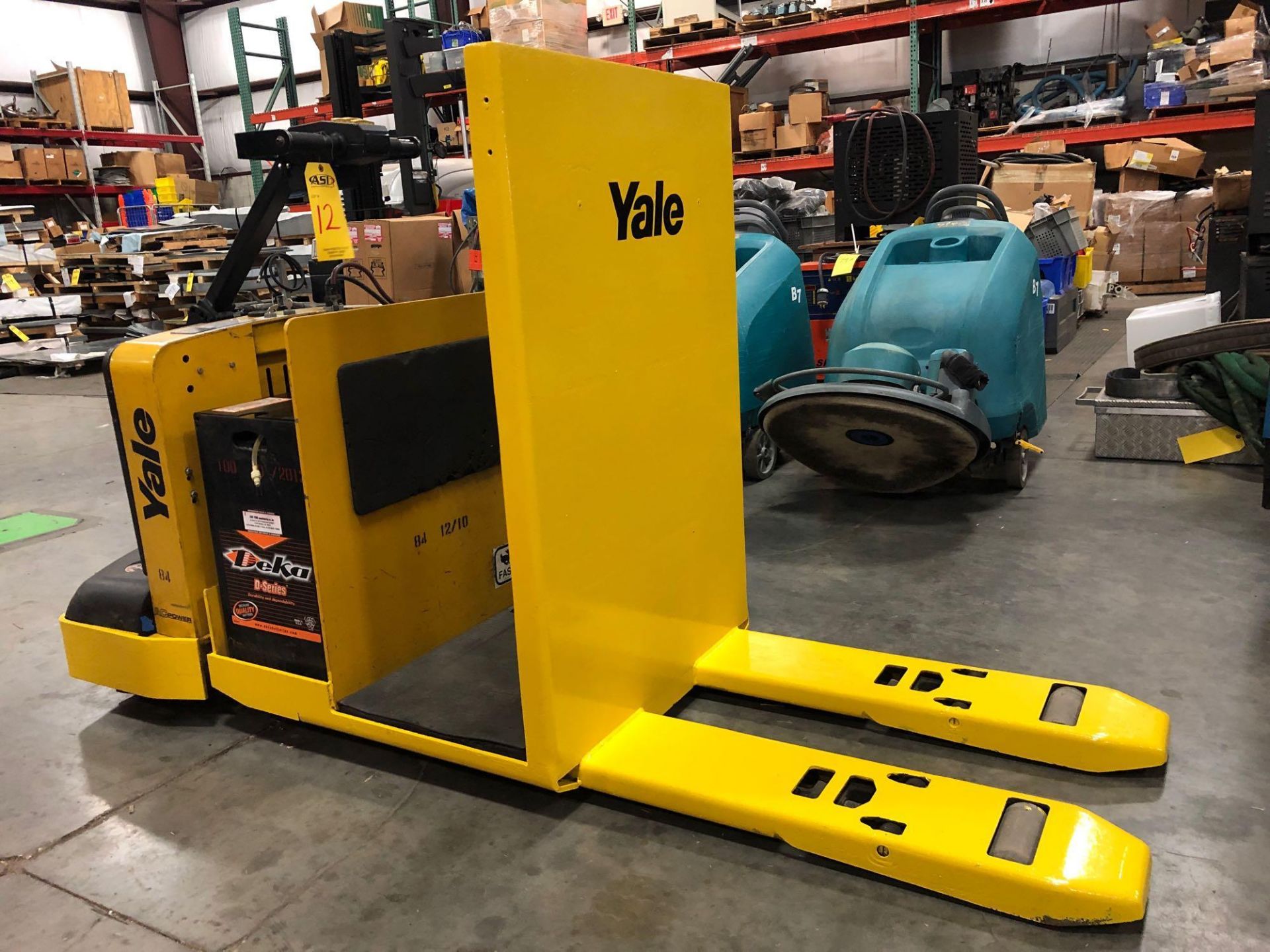 2010 YALE STAND- ON ELECTRIC PALLET JACK MODEL MPC060, 6,000 LB CAPACITY, 24V