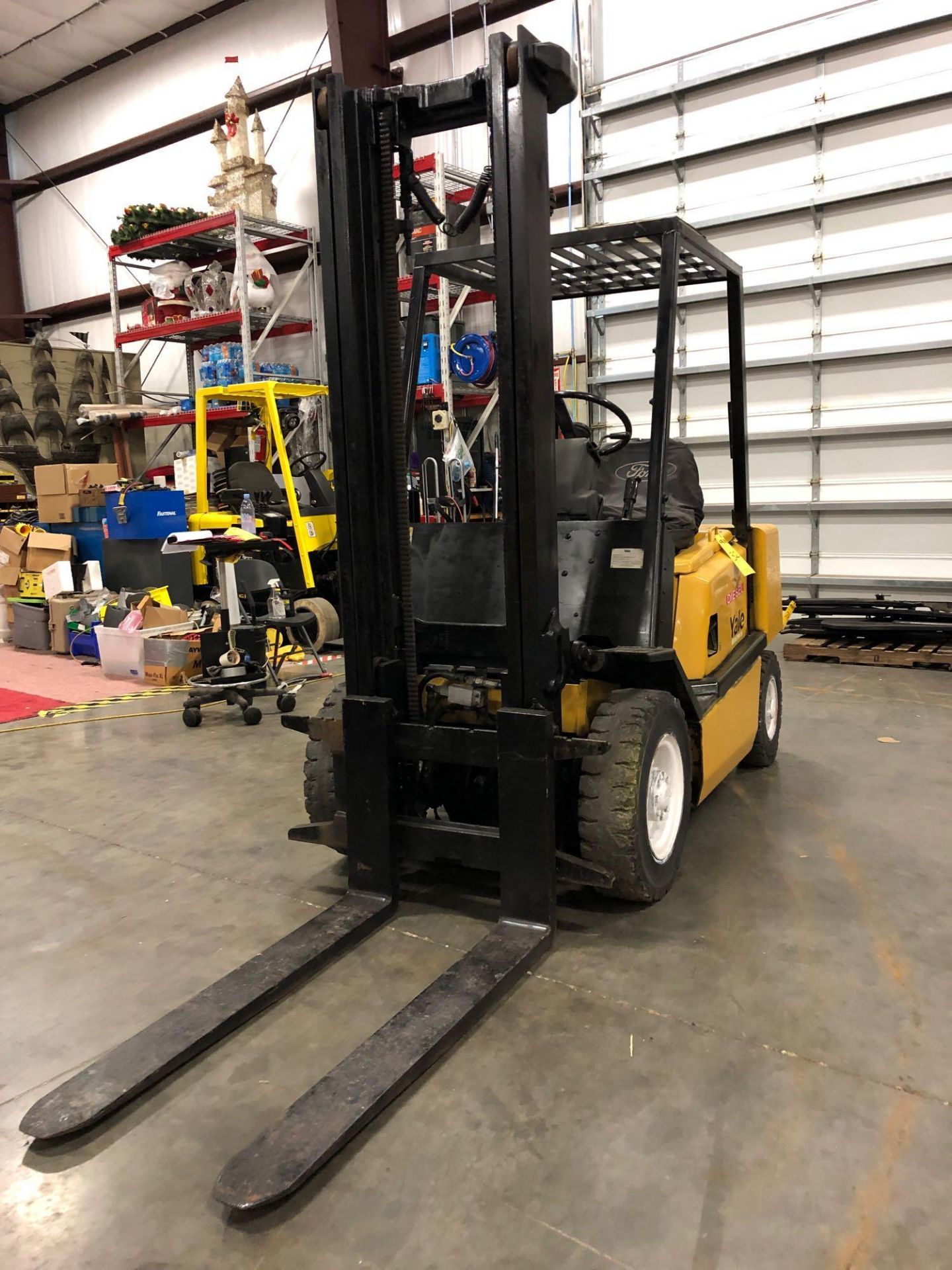 YALE DIESEL FORKLIFT MODEL GDP050, 5,000 LB LIFT CAPACITY, 189" HEIGHT CAPCITY W/ TILT, RUNS - Image 5 of 6