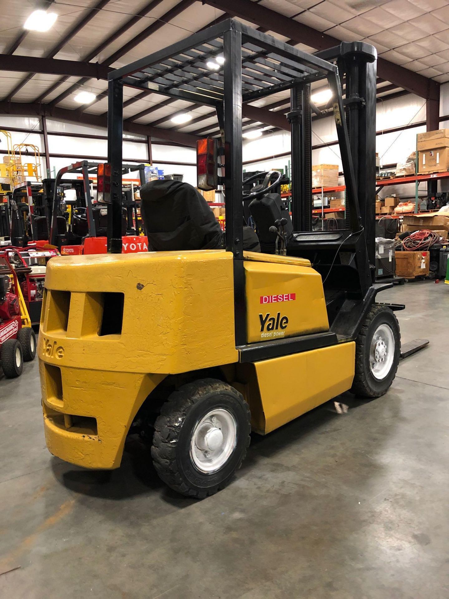 YALE DIESEL FORKLIFT MODEL GDP050, 5,000 LB LIFT CAPACITY, 189" HEIGHT CAPCITY W/ TILT, RUNS - Image 2 of 6