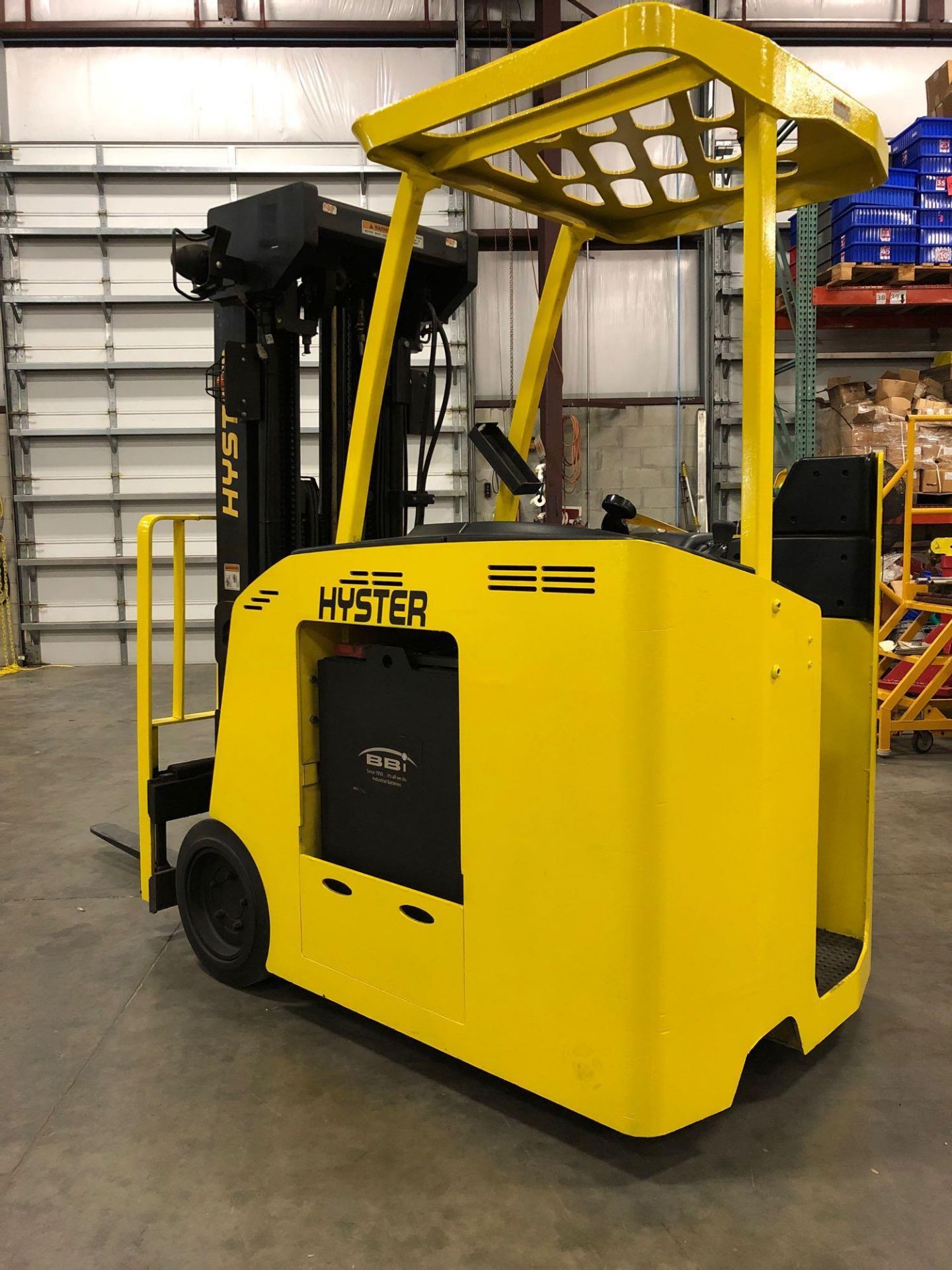 HYSTER ELECTRIC FORKLIFT WITH QUAD MAST MODEL E40HSD, 4,000 LB CAPACITY - Image 2 of 9