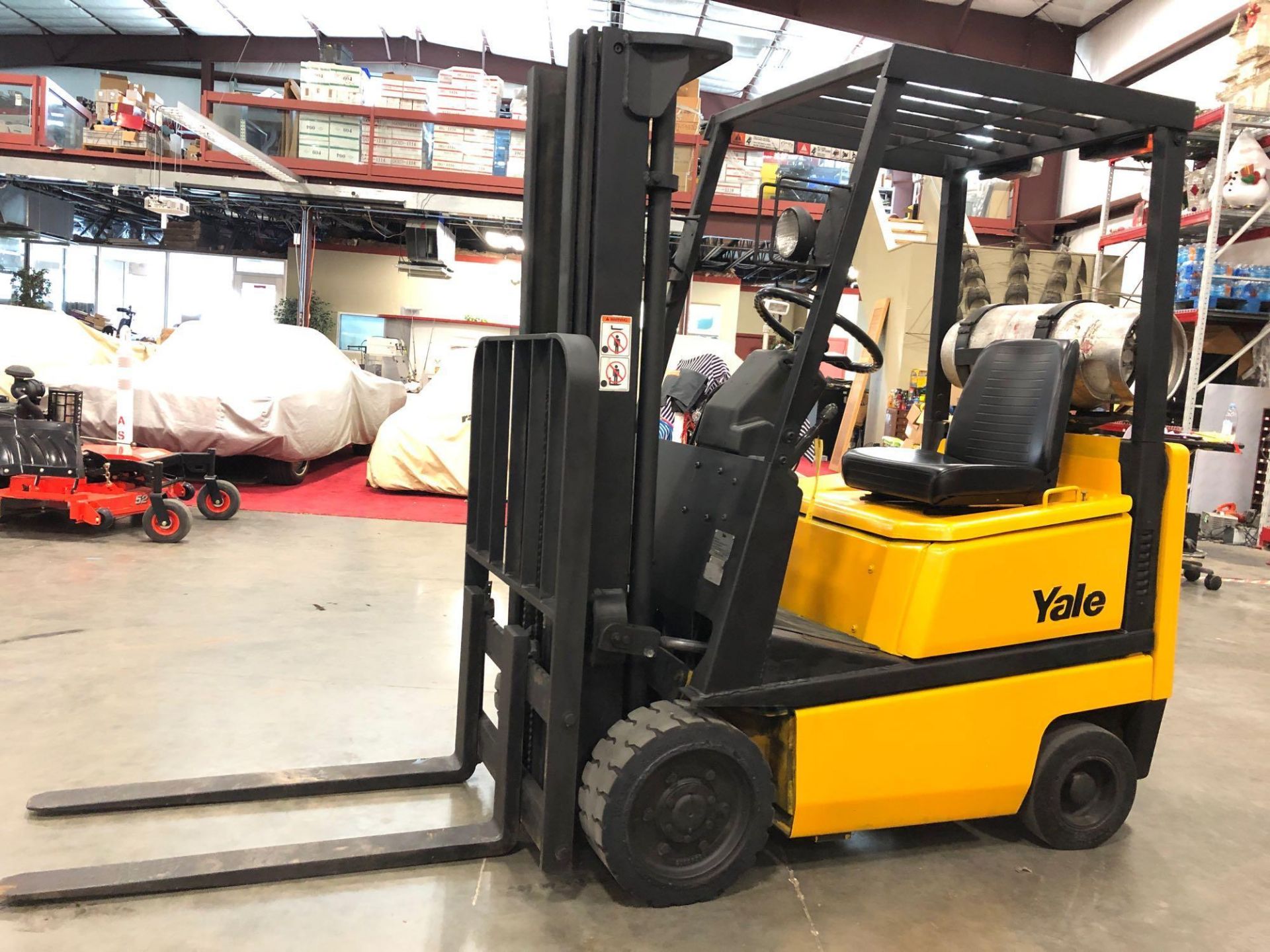 YALE LP FORKLIFT MODEL GLC030, 3,000 LB CAPACITY, 172" HEIGHT CAPACITY, TILT