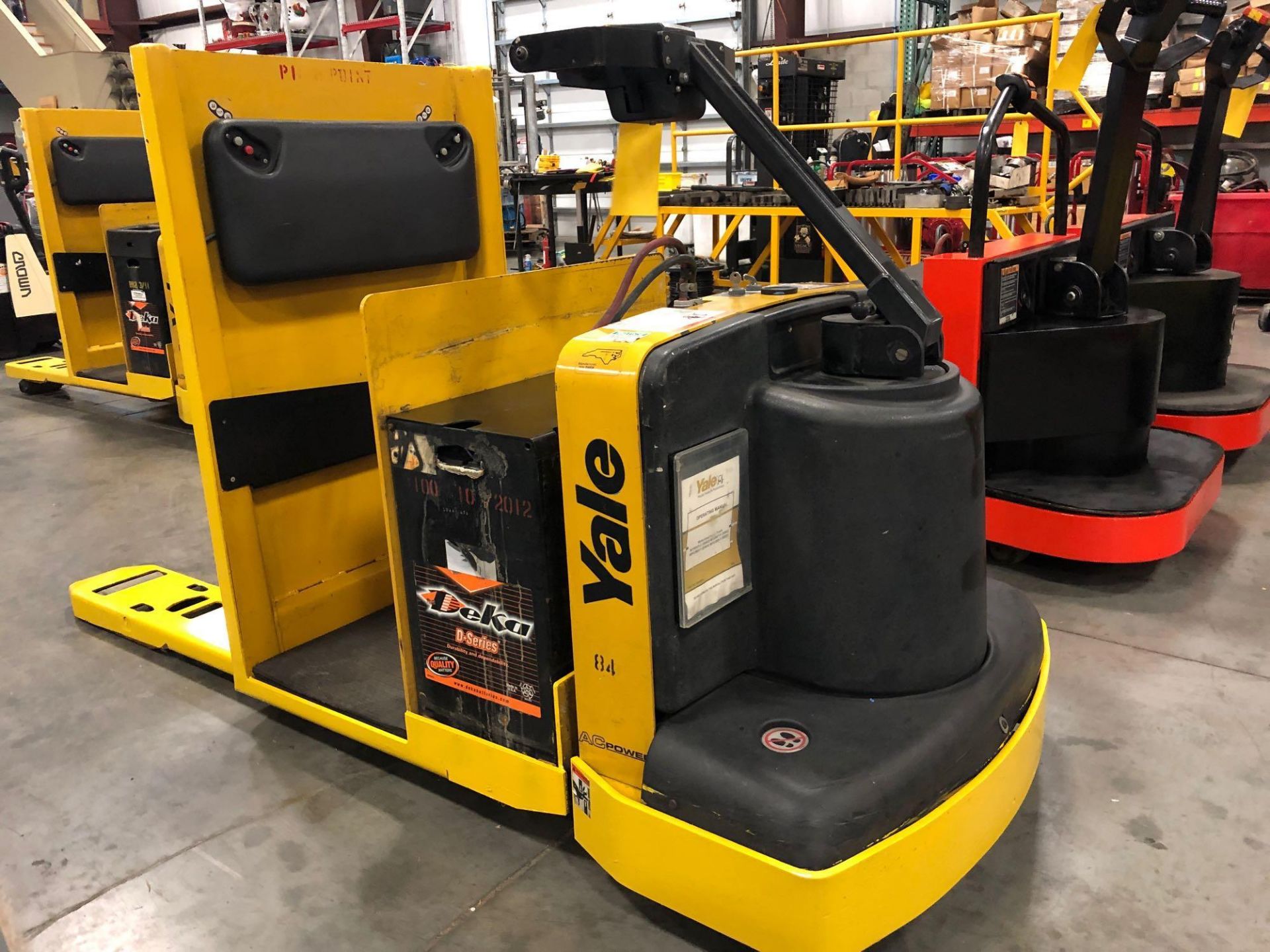 2010 YALE STAND- ON ELECTRIC PALLET JACK MODEL MPC060, 6,000 LB CAPACITY, 24V - Image 3 of 6