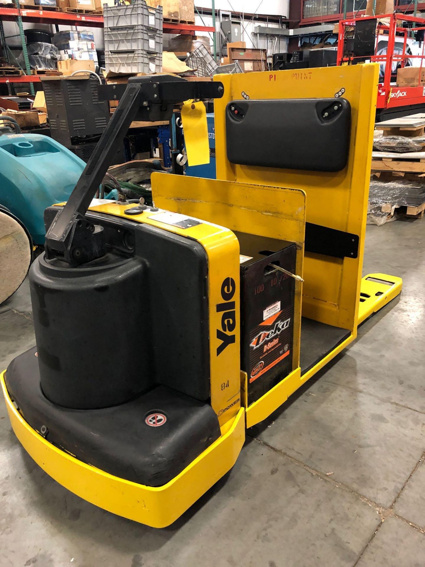 2010 YALE STAND- ON ELECTRIC PALLET JACK MODEL MPC060, 6,000 LB CAPACITY, 24V - Image 4 of 6