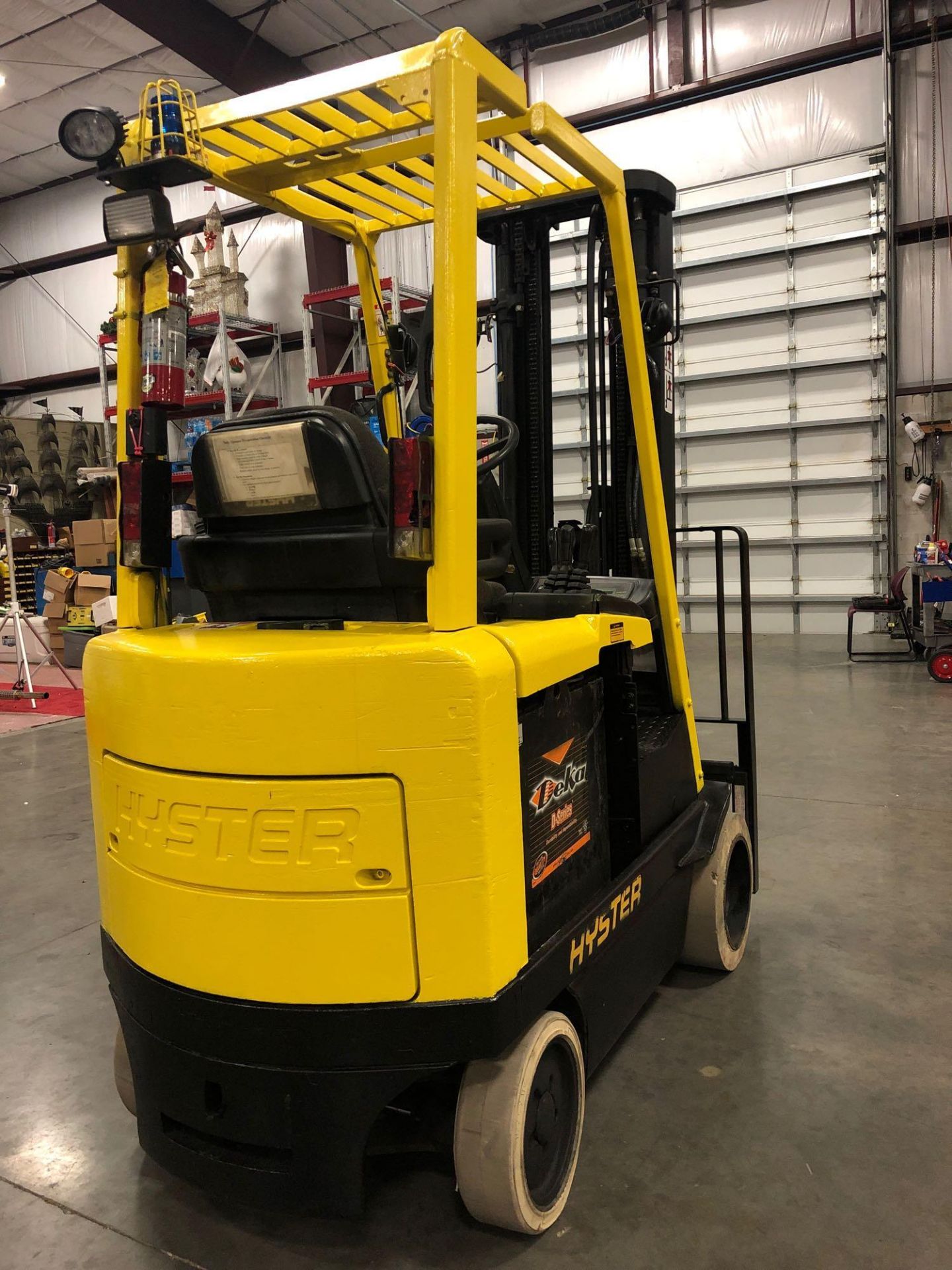 HYSTER ELECTRIC FORKLIFT MODEL E40XM25, 4,000 LB CAPACITY, 212.6" HEIGHT CAPACITY - Image 3 of 6