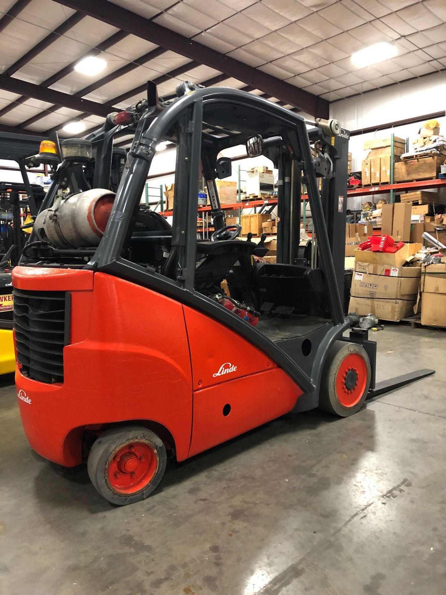 LINDE LP FORKLIFT MODEL H25CT - Image 3 of 7