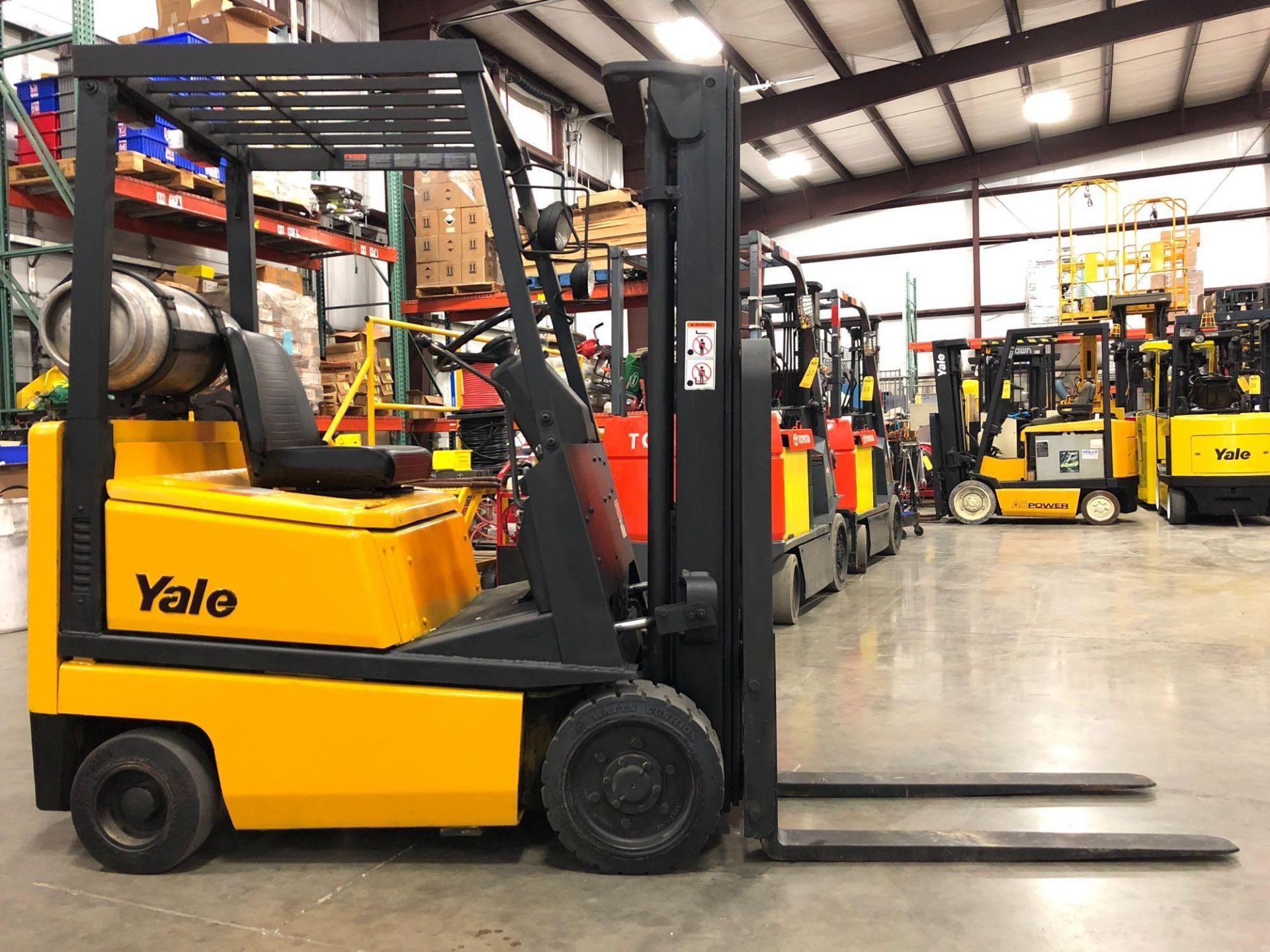 YALE LP FORKLIFT MODEL GLC030, 3,000 LB CAPACITY, 172" HEIGHT CAPACITY, TILT - Image 4 of 7