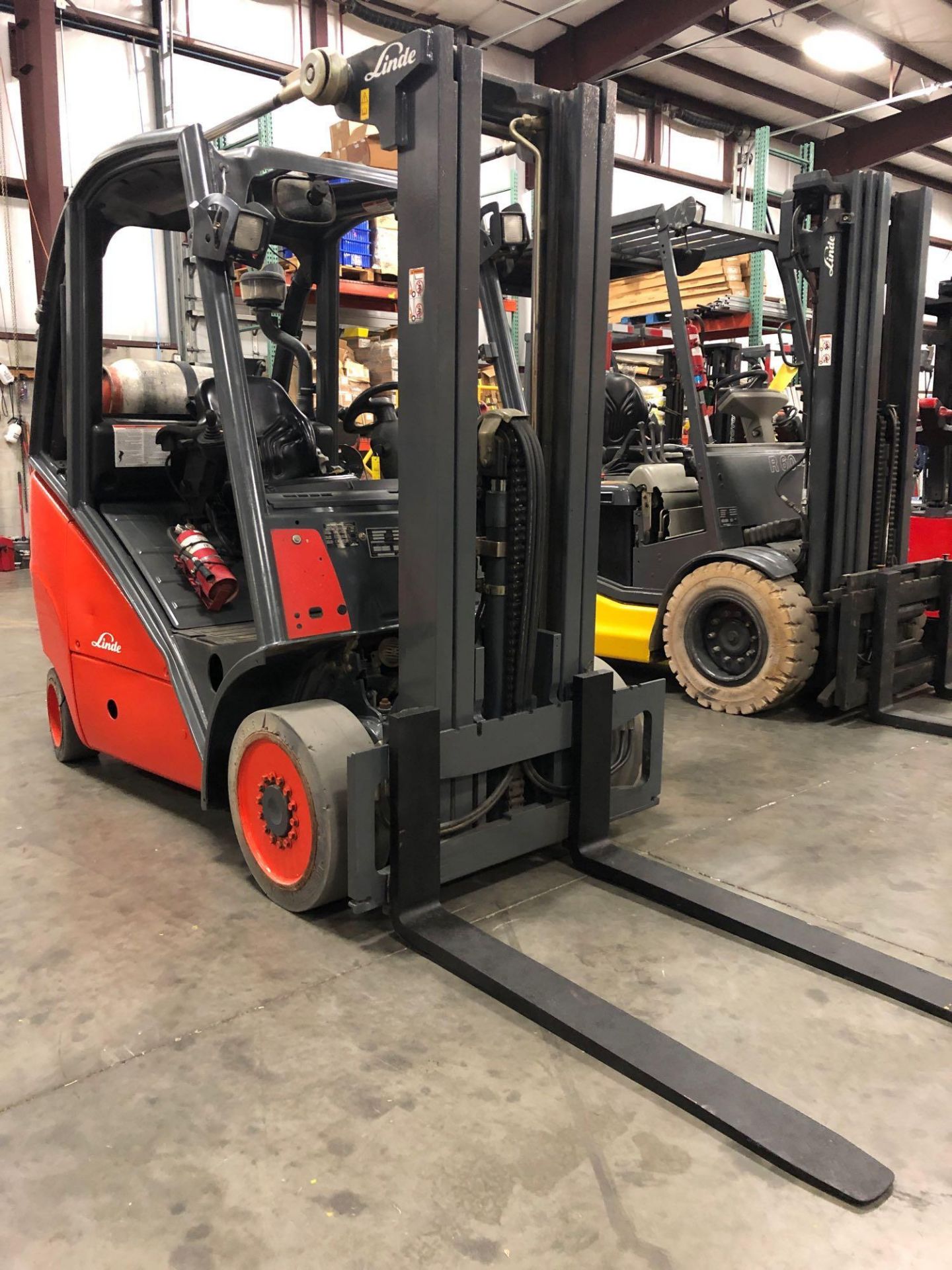 LINDE LP FORKLIFT MODEL H25CT - Image 5 of 7