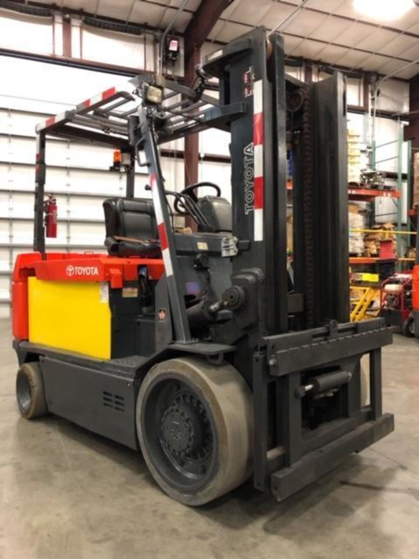 TOYOTA ELECTRIC FORKLIFT MODEL 7FBOU55, APPROX. 11,000 LB CAPACITY - Image 5 of 8