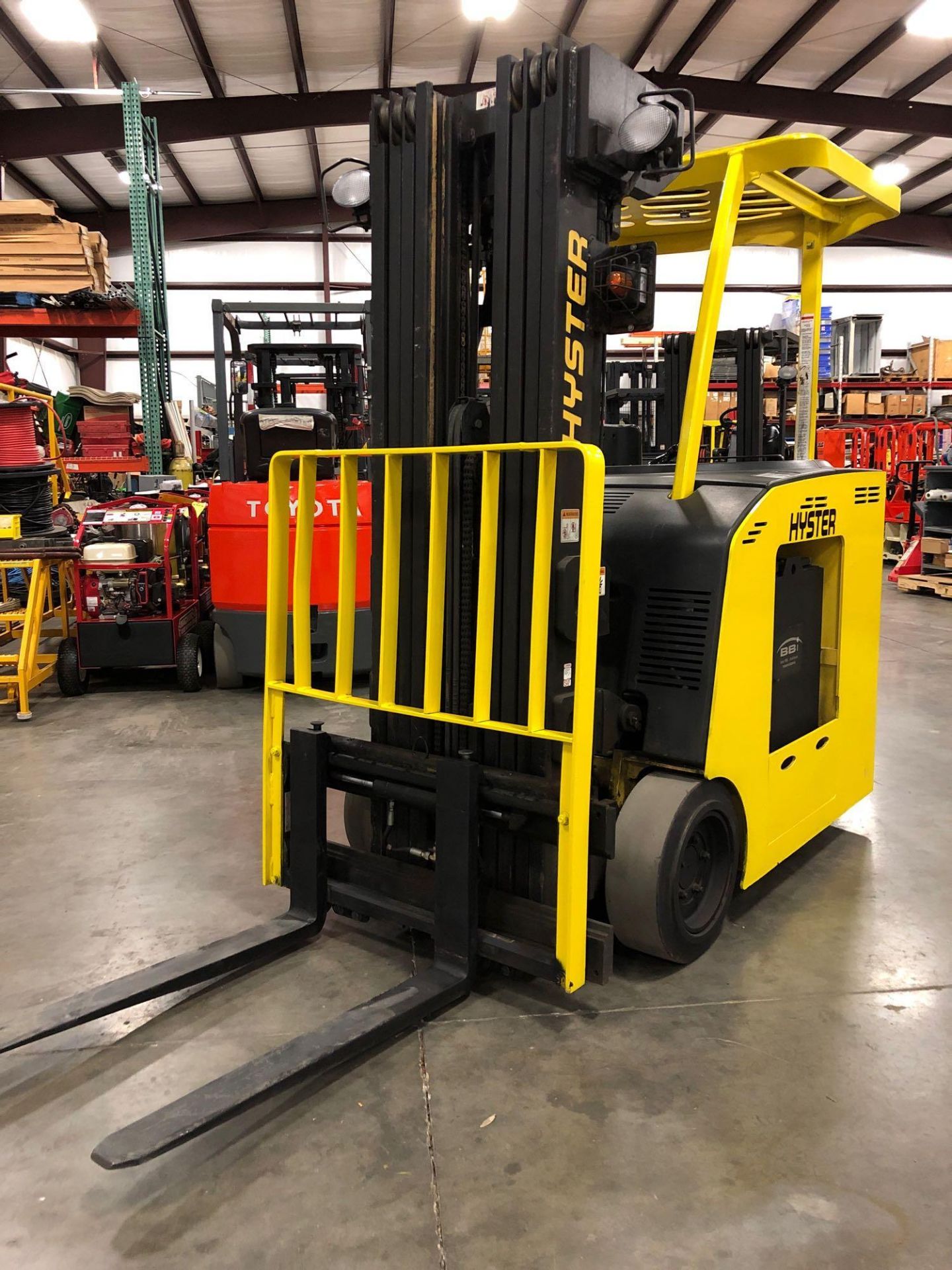 HYSTER ELECTRIC FORKLIFT WITH QUAD MAST MODEL E40HSD, 4,000 LB CAPACITY