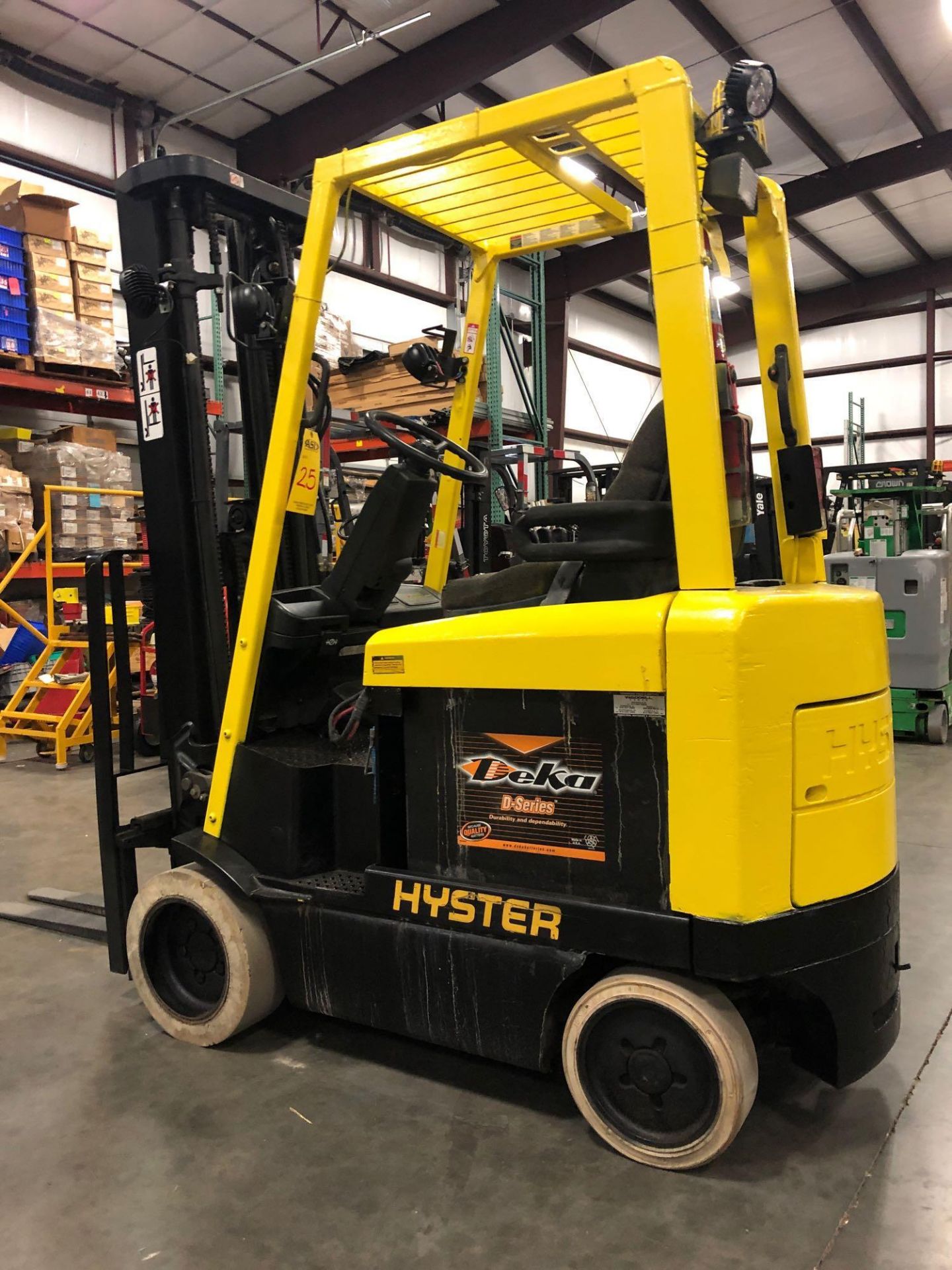 HYSTER ELECTRIC FORKLIFT MODEL E40XM25, 4,000 LB CAPACITY, 212.6" HEIGHT CAPACITY - Image 2 of 6