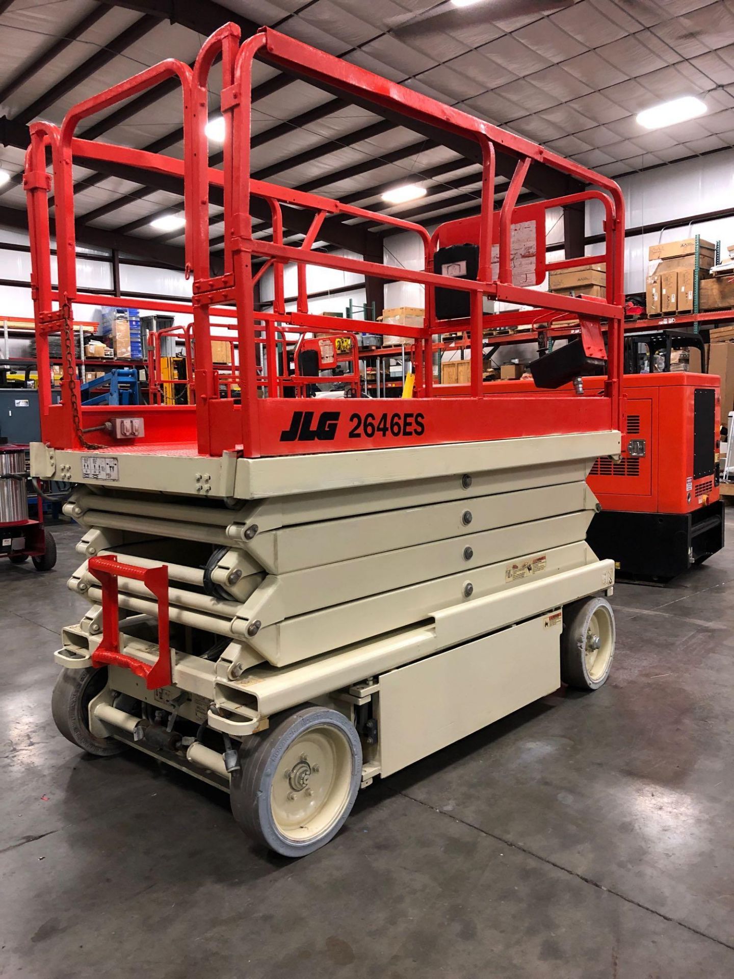 JLG 2646E ELECTRIC SCISSOR LIFT, 26' PLATFORM HEIGHT, SLIDE OUT PLATFORM - Image 3 of 4