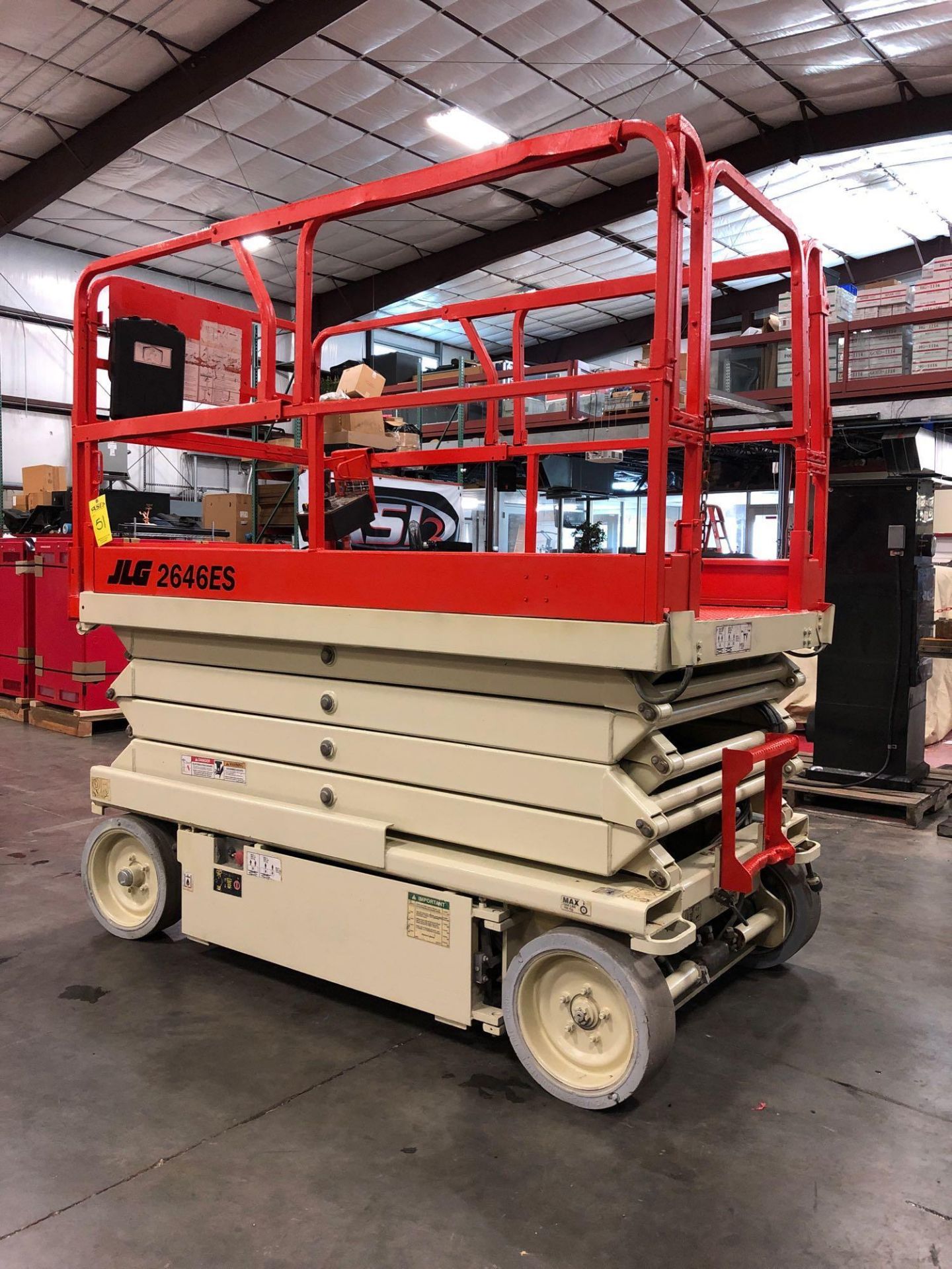 JLG 2646E ELECTRIC SCISSOR LIFT, 26' PLATFORM HEIGHT, SLIDE OUT PLATFORM - Image 2 of 4