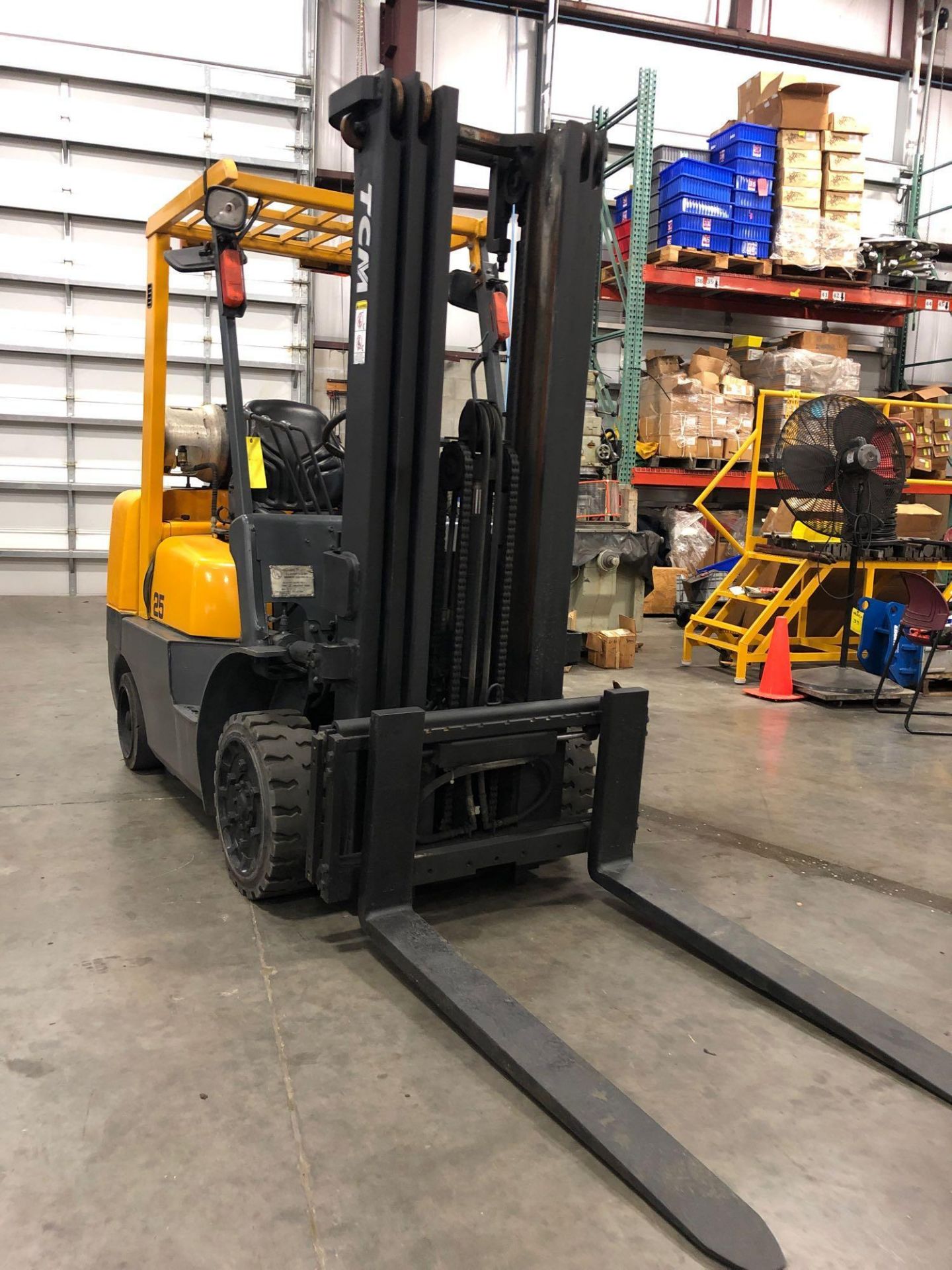 TCM 25 LP FORKLIFT, 5,000 LB CAPACITY, 189" HEIGHT CAPACITY, TILT, SIDE SHIFT - Image 5 of 6