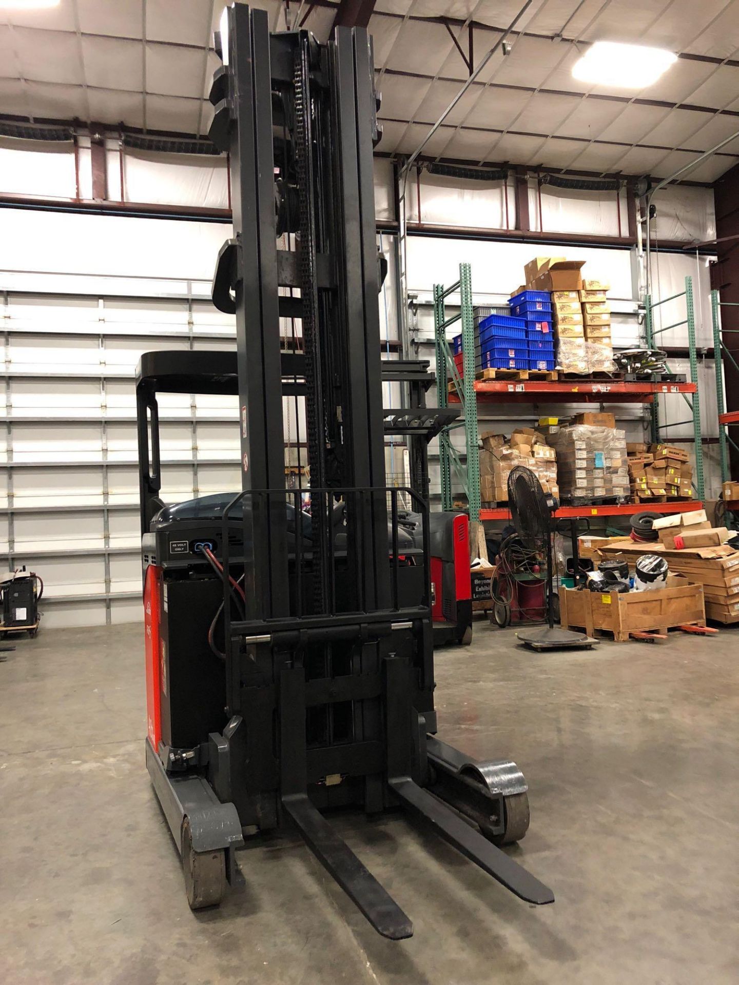 2013 LINDE ELECTRIC FORKLIFT MODEL R16SHD, 3,500 LB WEIGHT CAPACITY, 313" HEIGHT CAP, CAMERA ON MAST - Image 5 of 10