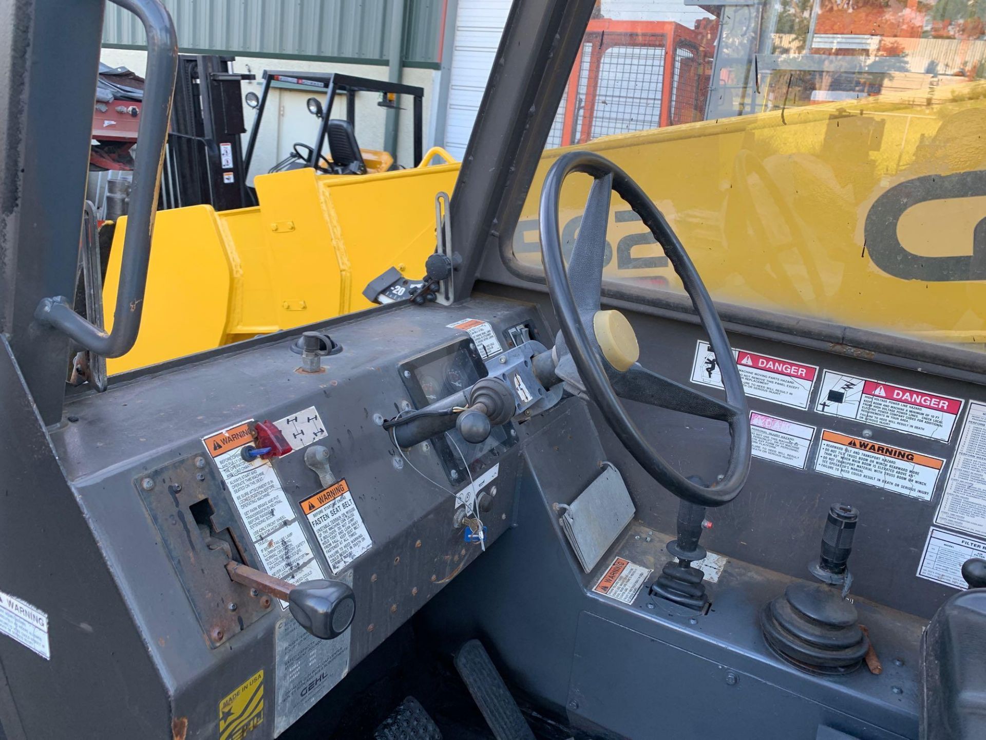 GEHL TELESCOPIC FORKLIFT MODEL 562 DYNA-HANDLER, 8’ BUCKET, FORK ATTACHMENT, DIESEL POWERED, RUNS - Image 6 of 6