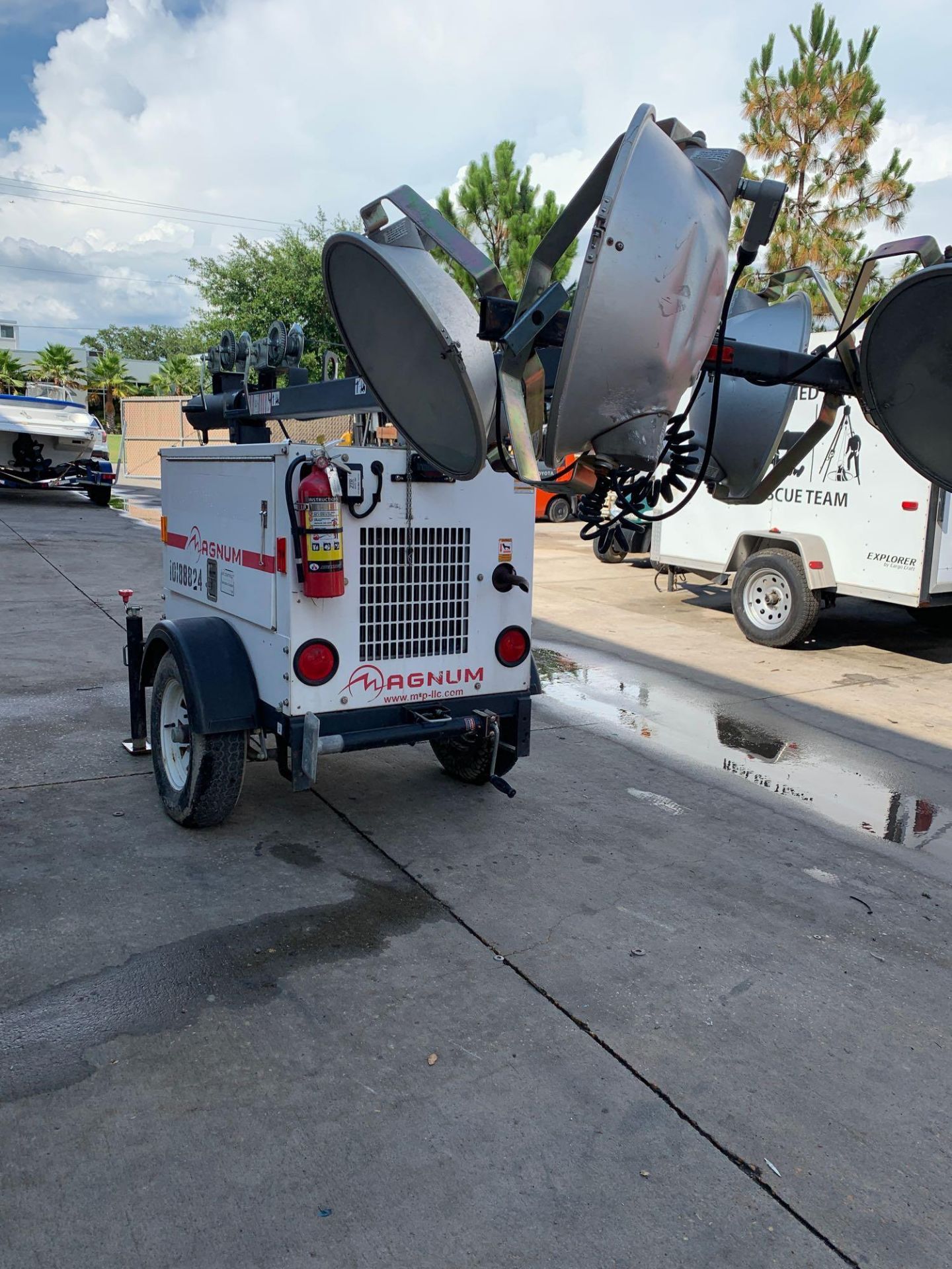 2013 MAGNUM PRO MLT3060 TRAILER MOUNTED LIGHT TOWER W/ 6 KW GENERATOR, DIESEL ENGINE, 4 - 1000 WATT - Image 4 of 5