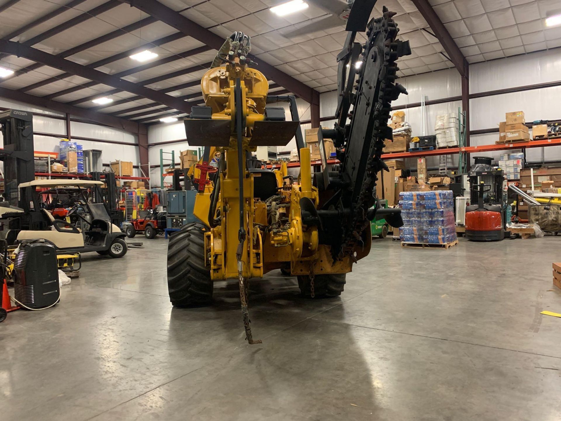 CASE 660 VIBRATING CABLE PLOW/TRENCHER WITH BACKHOE, PUSH BLADE, DIESEL POWERED, 4 WHEEL STEERING - Image 4 of 9