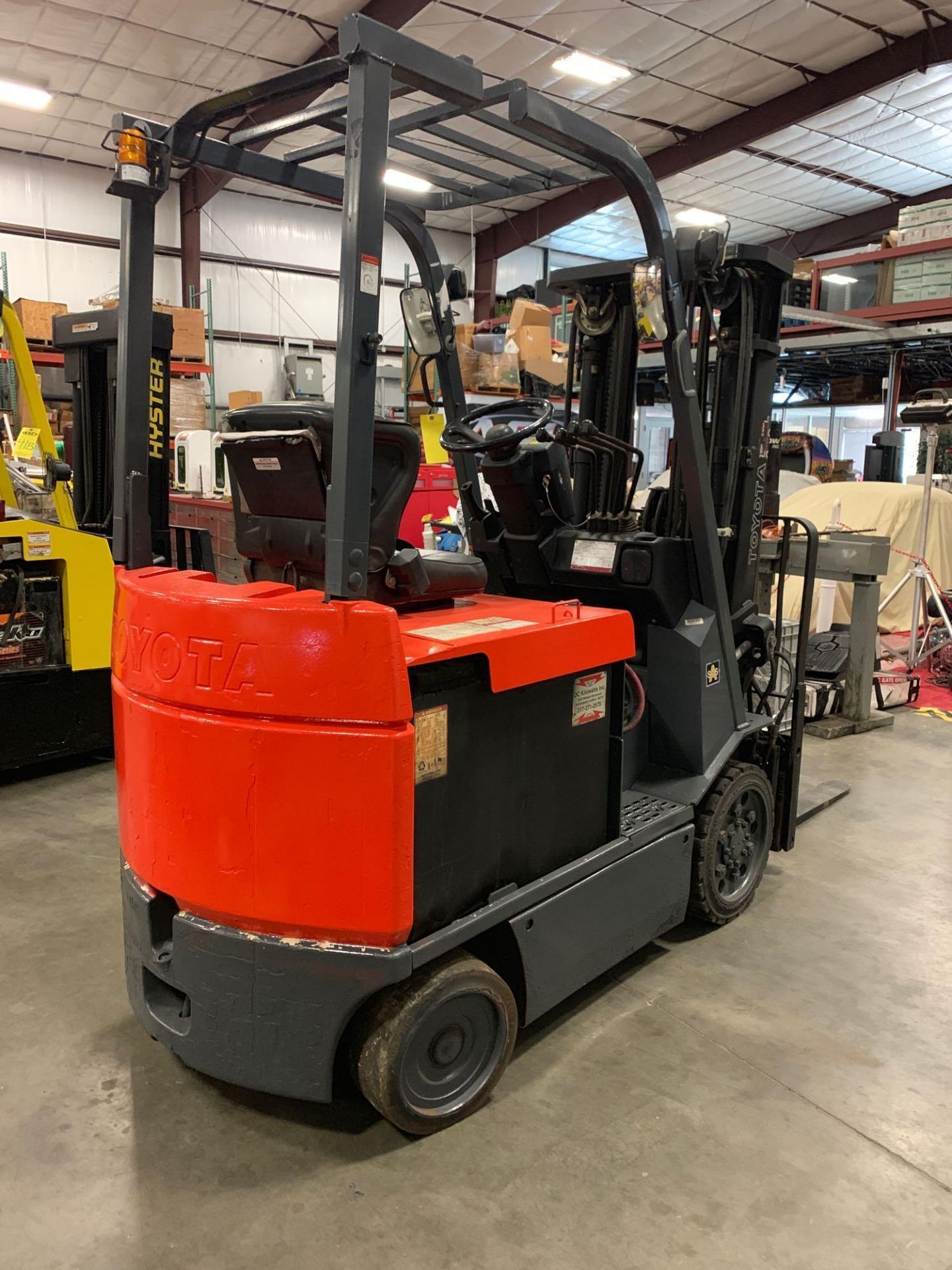 TOYOTA 7FBCU25 FORKLIFT, APPROXIMATELY 5,000LB, 36VOLT, HYDRAULIC SLIDING FORKS, HUDRAULIC OPEN AND - Image 3 of 7
