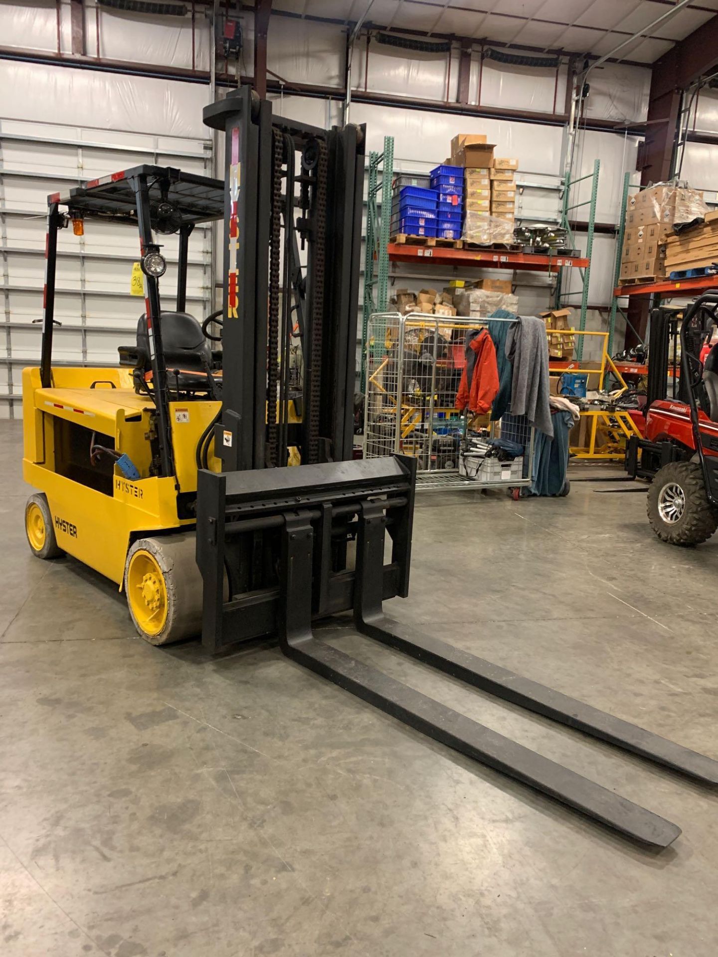HYSTER E120XL FORKLIFT, 12,000 LB LIFT CAPACITY, ELECTRIC POWERED, - Image 2 of 8