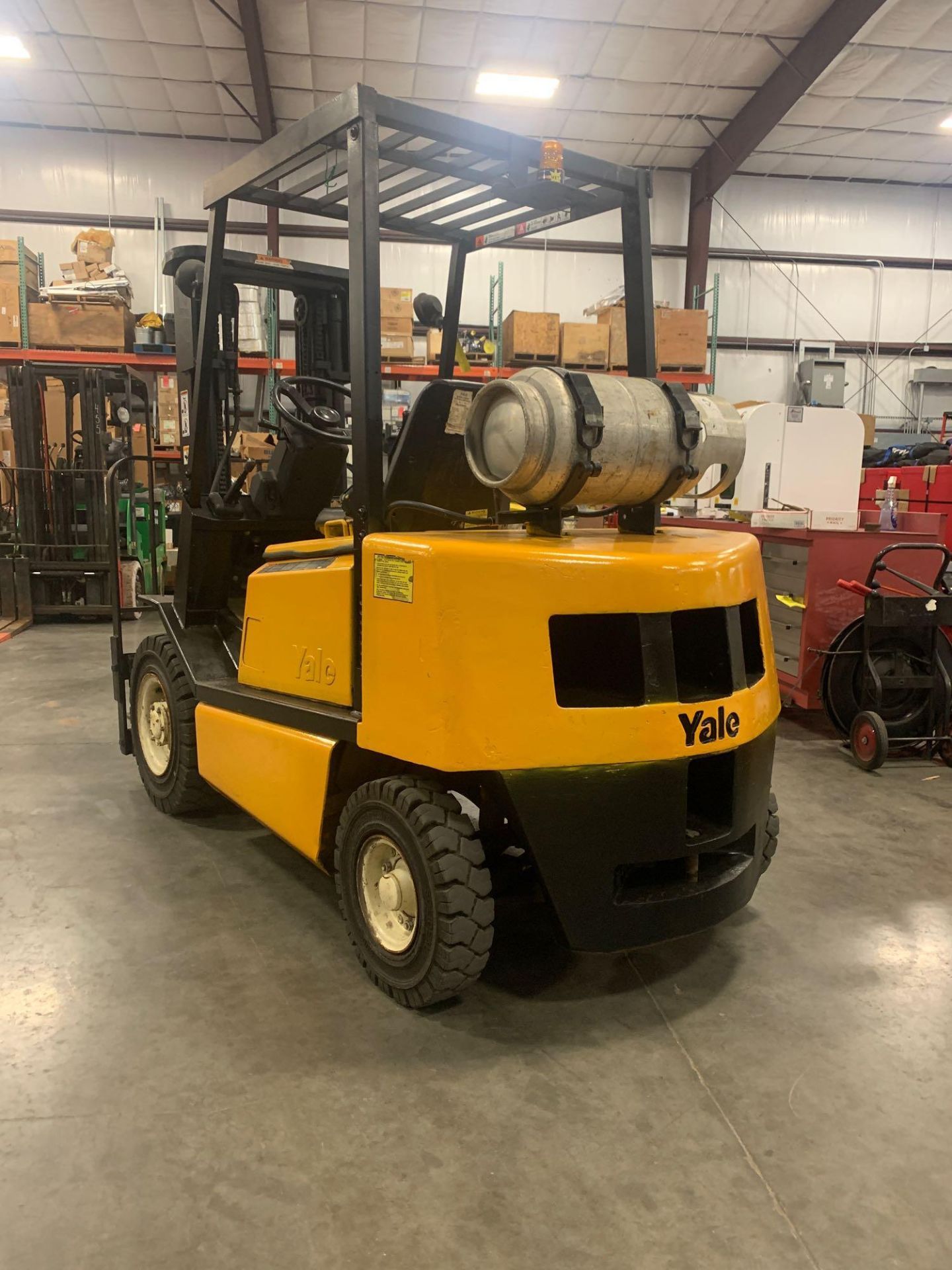 YALE GLP050 FORKLIFT, APPROXIMATELY 5,000LB CAPACITY, LP GAS,TILT, RUNS AND OPERATES - Image 3 of 7