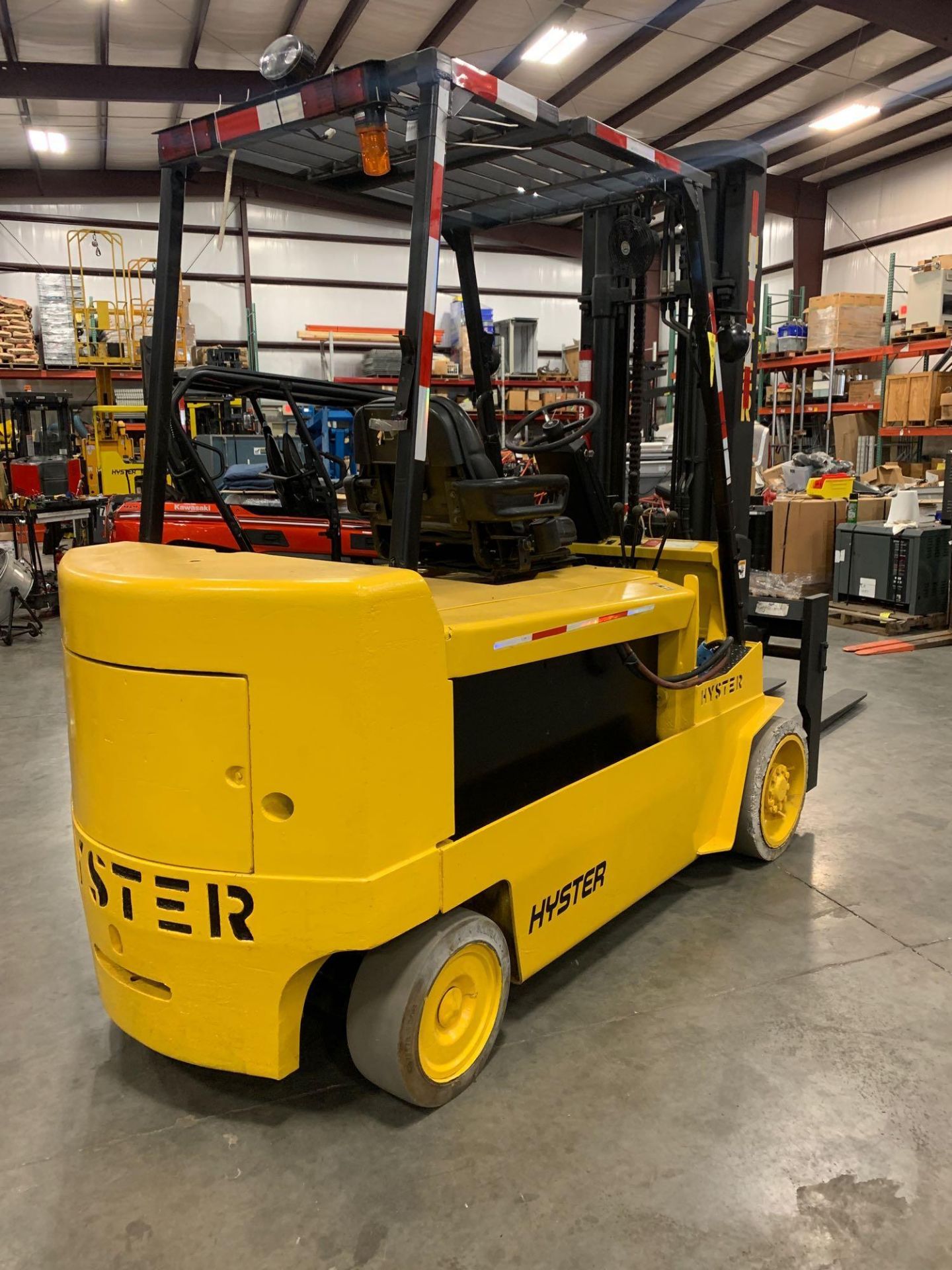 HYSTER E120XL FORKLIFT, 12,000 LB LIFT CAPACITY, ELECTRIC POWERED, - Image 4 of 8