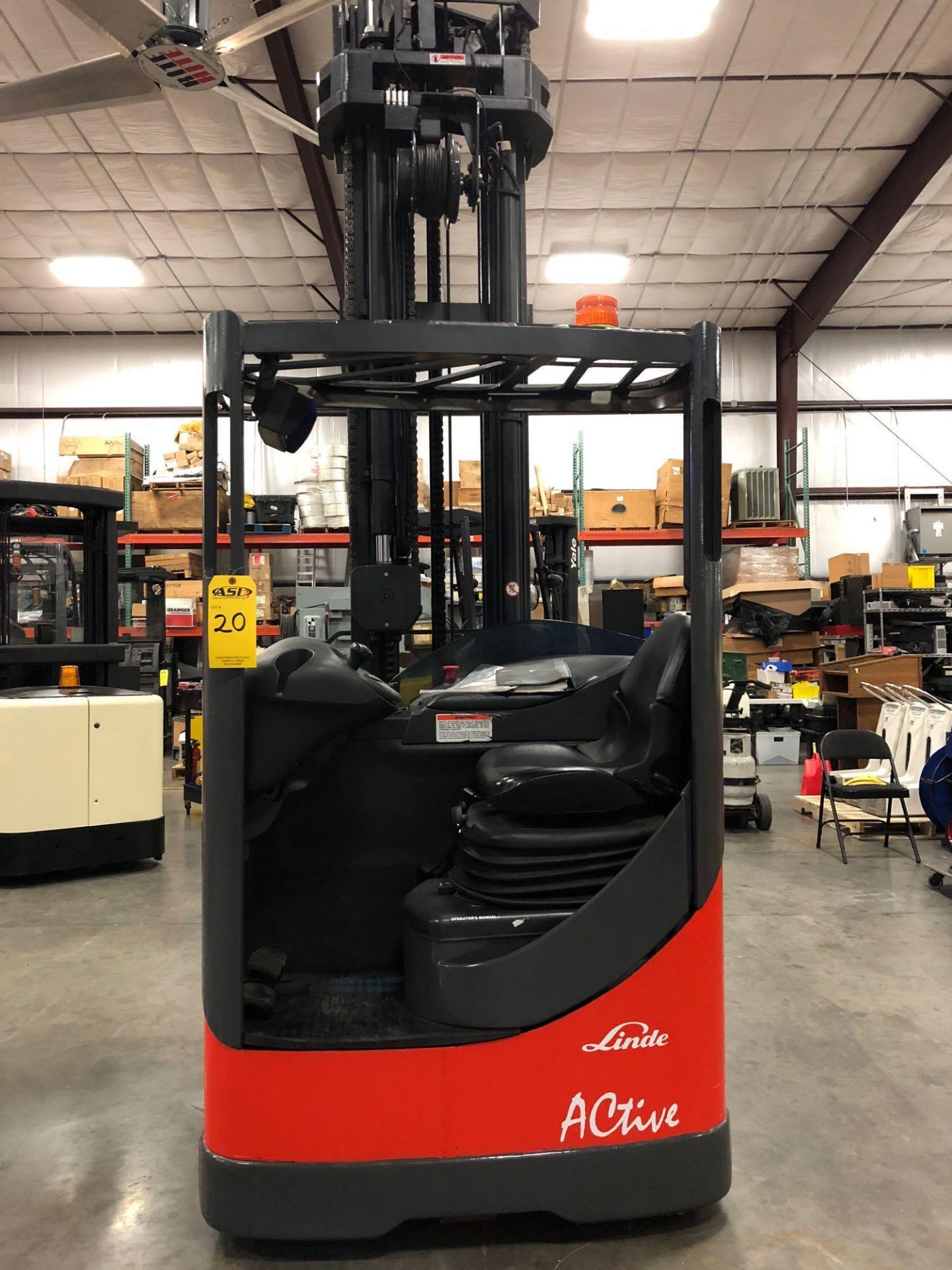 2013 LINDE ELECTRIC FORKLIFT MODEL R16SHD, 3,500 LB WEIGHT CAPACITY, 313" HEIGHT CAP, CAMERA ON MAST - Image 2 of 10