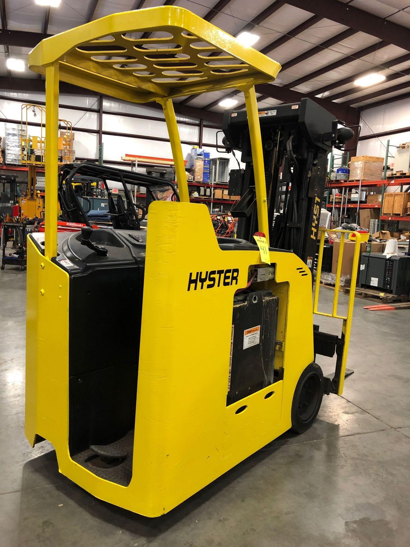 HYSTER ELECTRIC FORKLIFT WITH QUAD MAST MODEL E40HSD, 4,000 LB LIFT CAPACITY, 241" HEIGHT CAPACITY, - Image 5 of 7