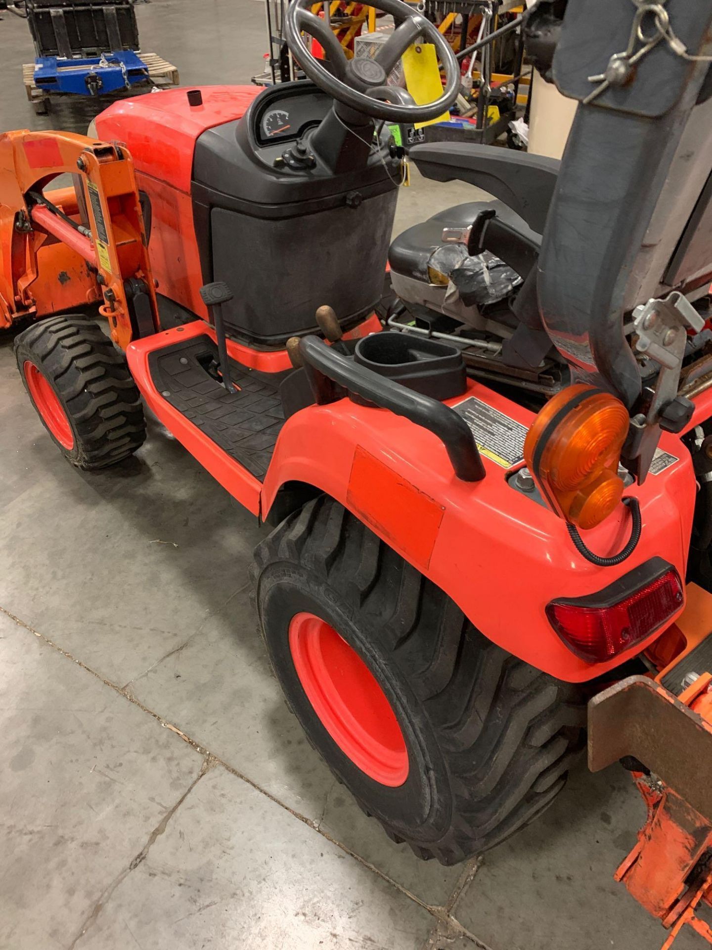 2014 KUBOTA BX25DLB 4X4 TRACTOR WITH BACKHOE AND LOADER, DIESEL, ONLY 102 HOURS - Image 5 of 8