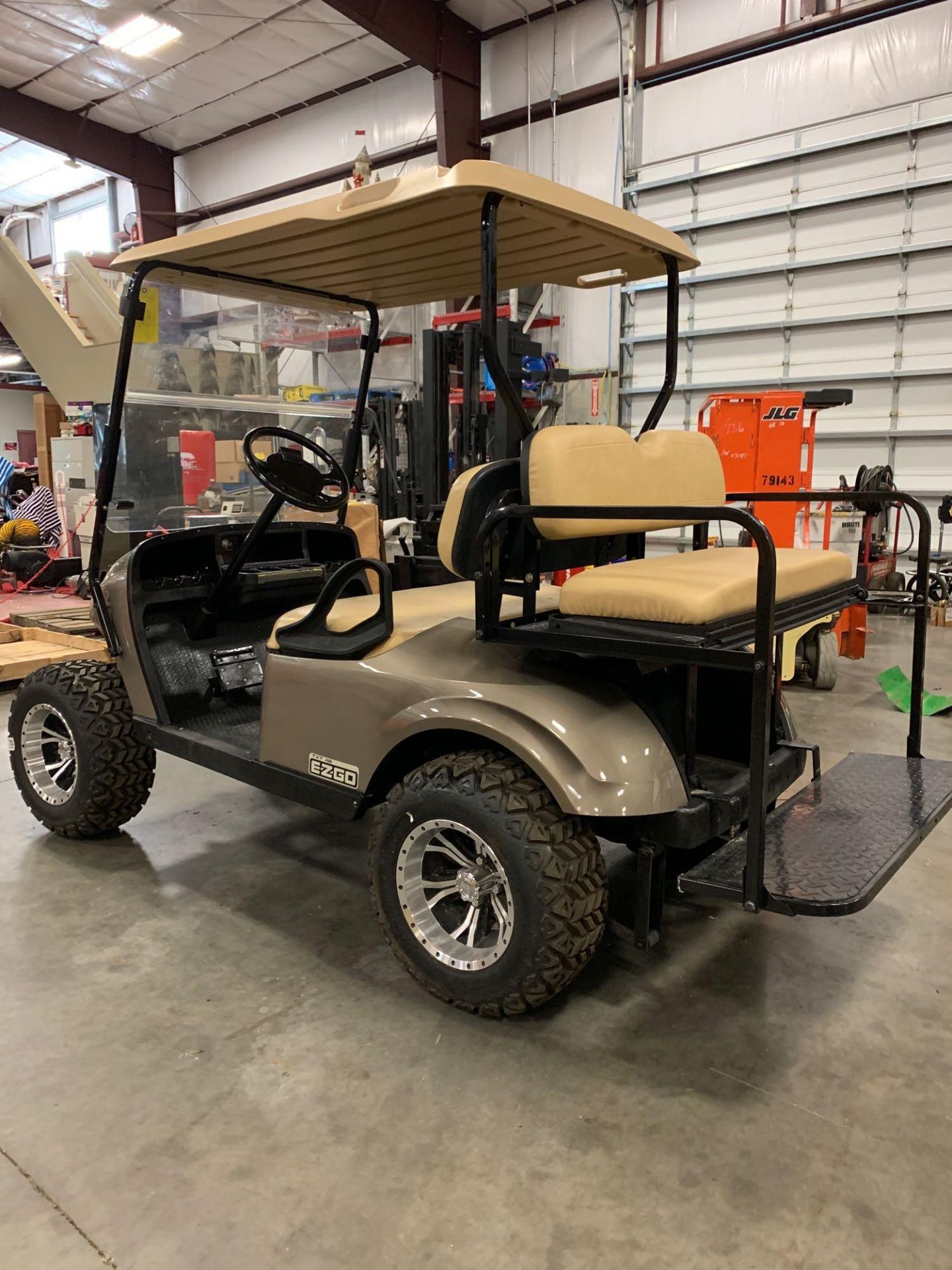 2015 EZ-GO TXT 48V HIGH SPEED LIFTED 4 SEAT GOLF CART - Image 4 of 5