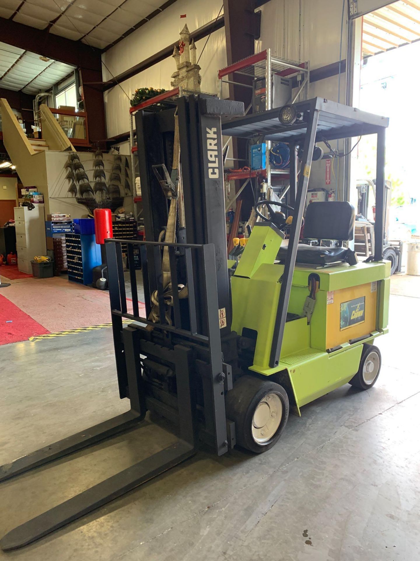 CLARK ECS30 36V ELECTRIC FORKLIFT, APPROX 5000LB CAPACITY