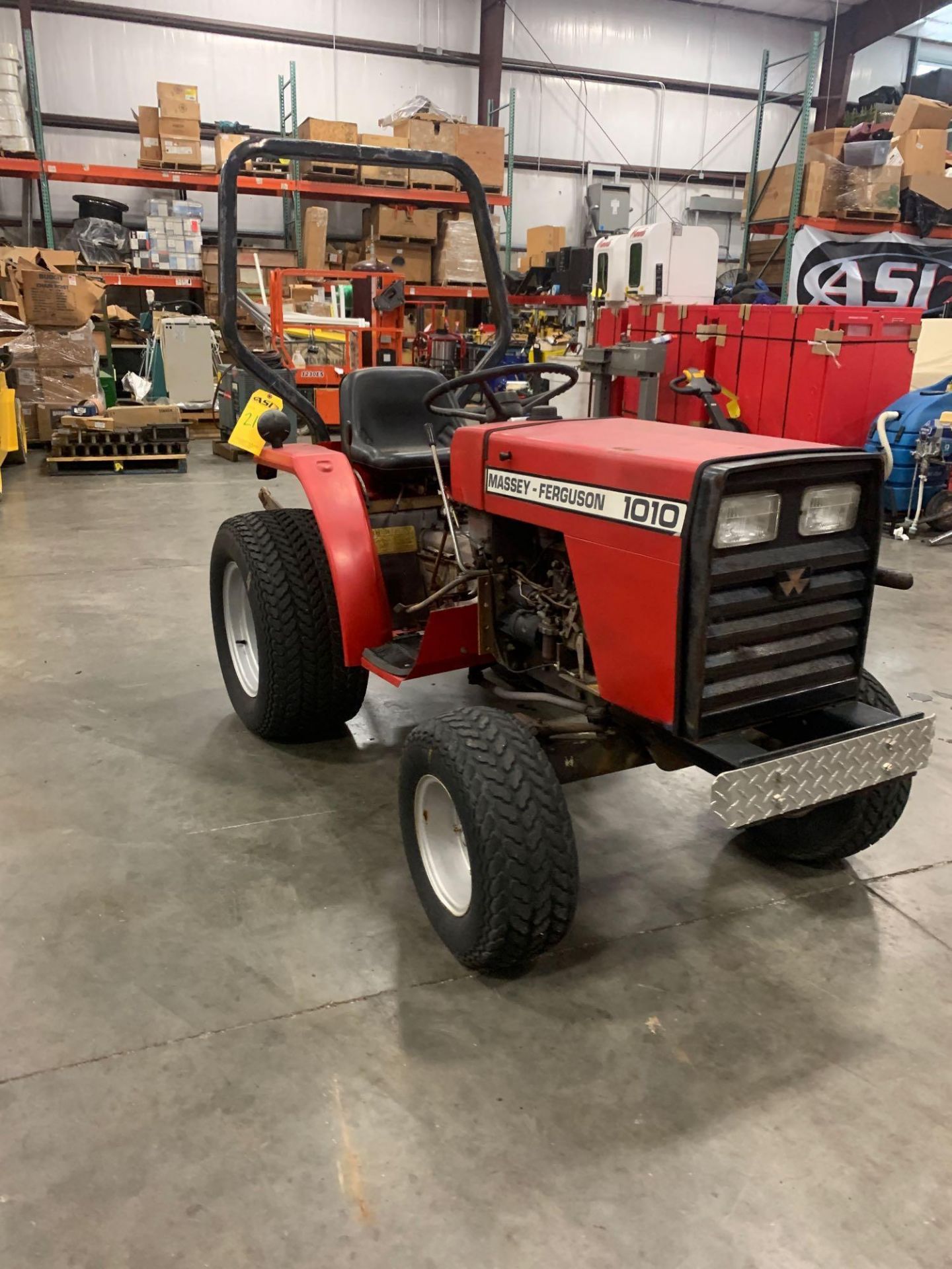 MASSEY-FERGUSON 1010 DIESEL TRACTOR 4x4 RUNS AND OPERATES