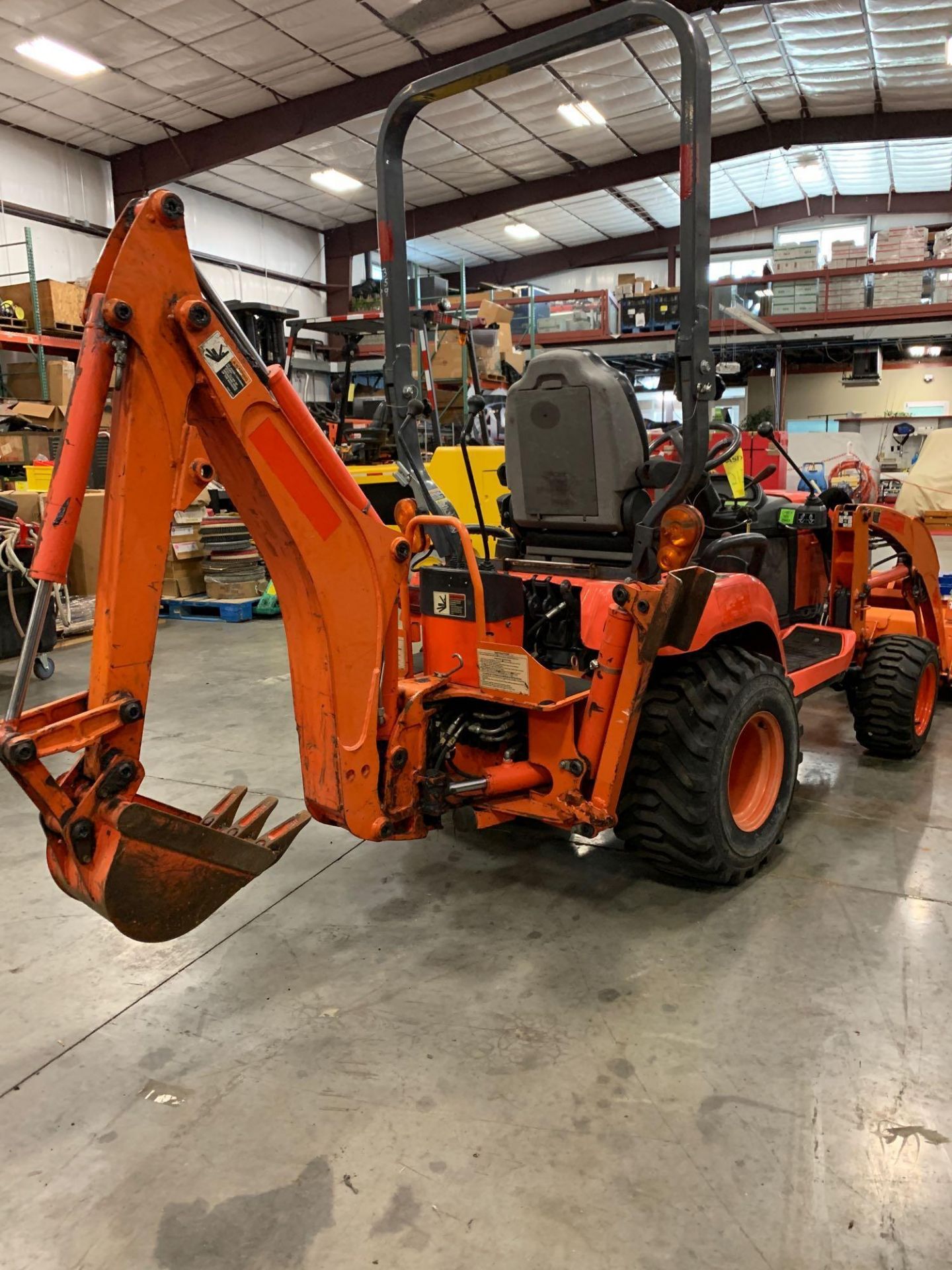 2014 KUBOTA BX25DLB 4X4 TRACTOR WITH BACKHOE AND LOADER, DIESEL, ONLY 102 HOURS - Image 3 of 8