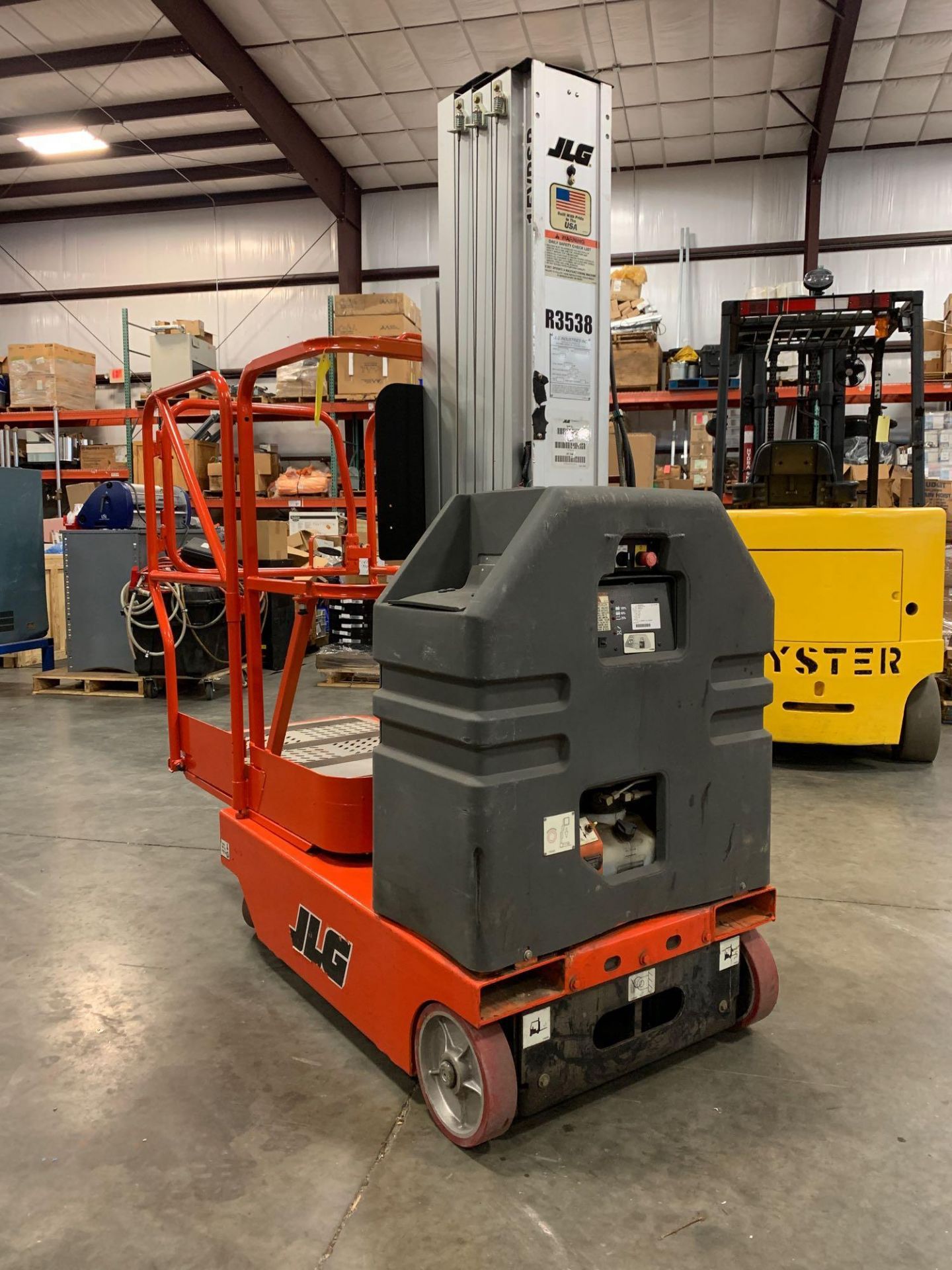 JLG 15VP SP ELECTRIC MANLIFT, SELF PROPELLED, BUILT IN CHARGER, 15’ PLATFORM HEIGHT, RUNS AND OPERAT