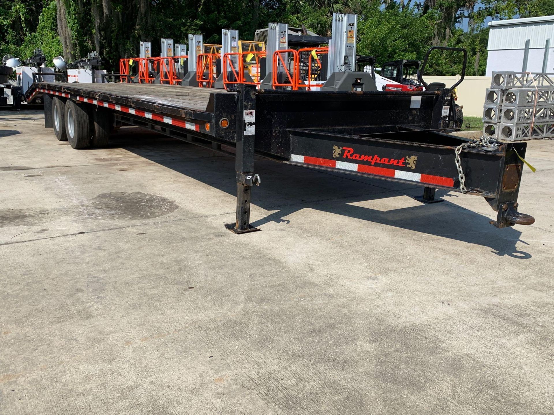 2017 RAMPANT EQUIPMENT TRAILER, T/A, DOVETAIL, RAMPS, 25,900 LB GVRW,