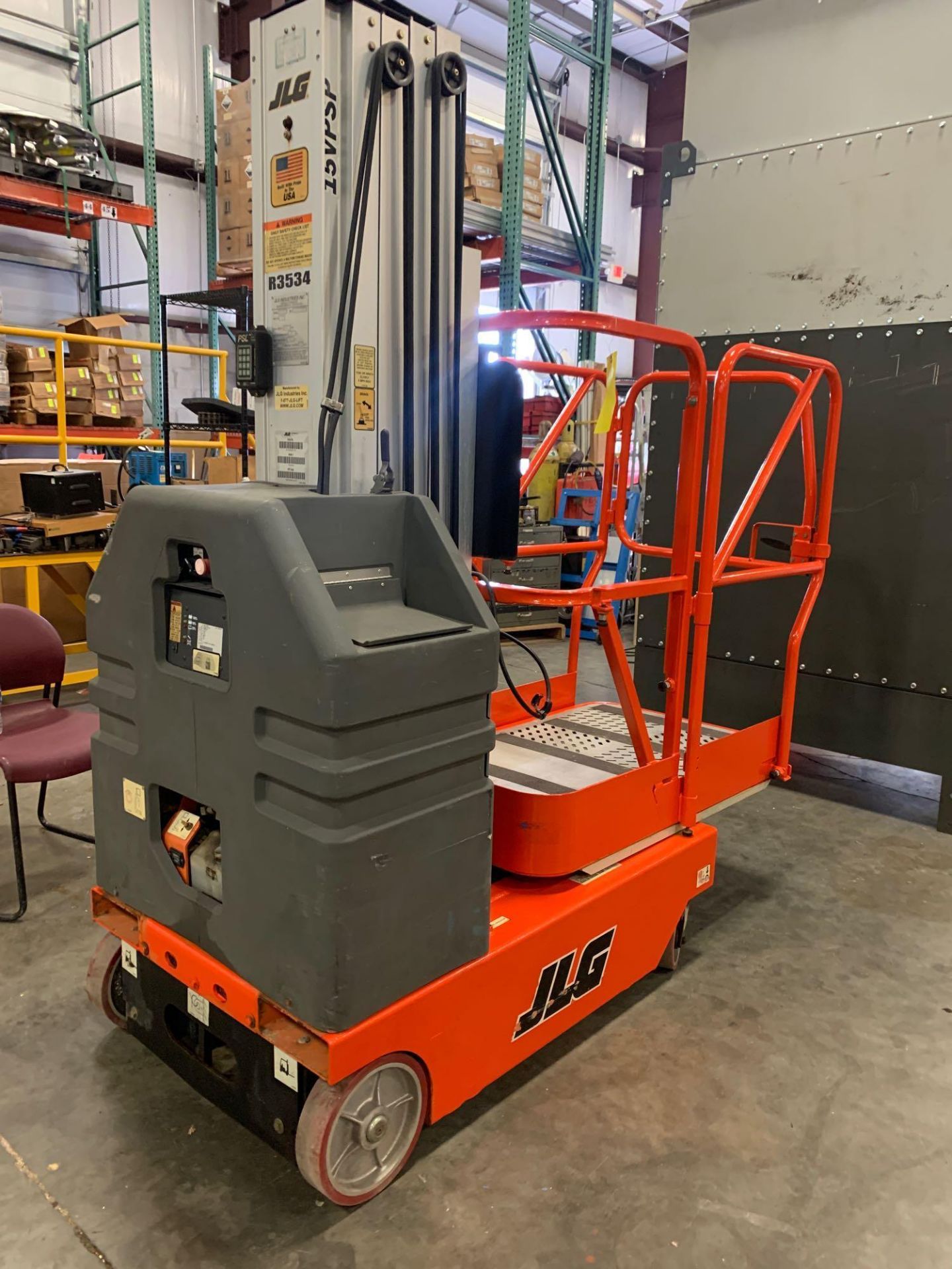 JLG 15VP SP ELECTRIC MANLIFT, SELF PROPELLED, BUILT IN CHARGER, 15’ PLATFORM HEIGHT - Image 2 of 7