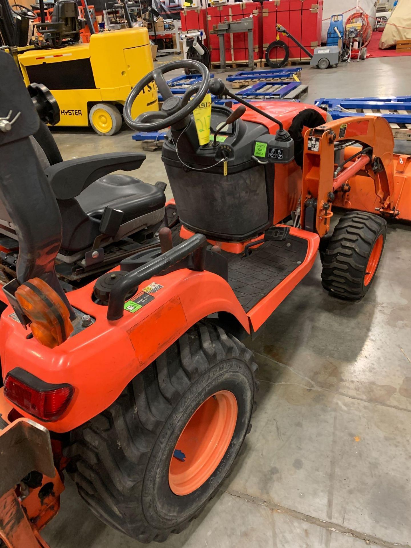 2014 KUBOTA BX25DLB 4X4 TRACTOR WITH BACKHOE AND LOADER, DIESEL, ONLY 102 HOURS - Image 4 of 8