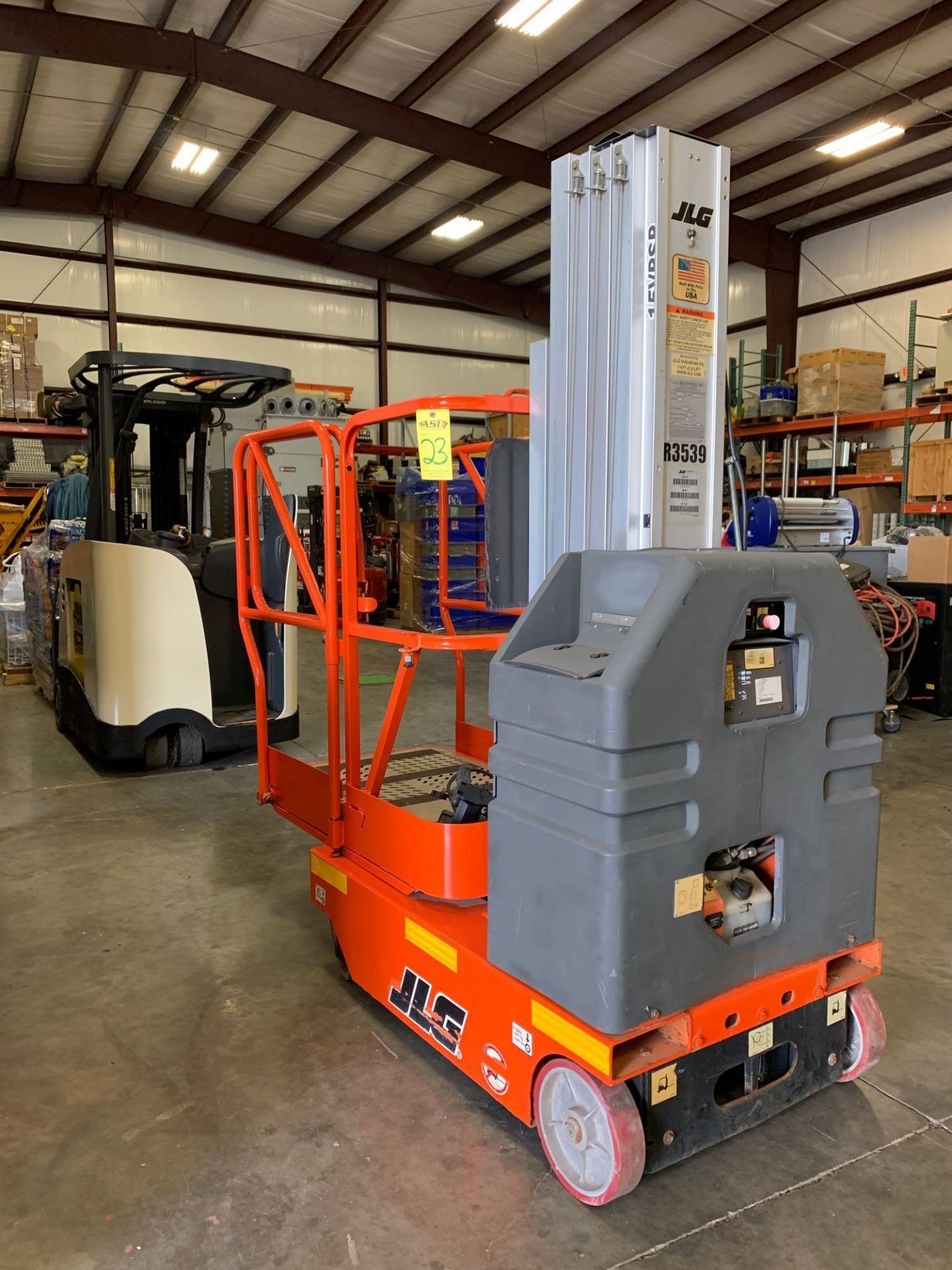 JLG 15VP SP ELECTRIC MANLIFT, SELF PROPELLED, BUILT IN CHARGER, 15’ PLATFORM HEIGHT, RUNS AND OPERAT