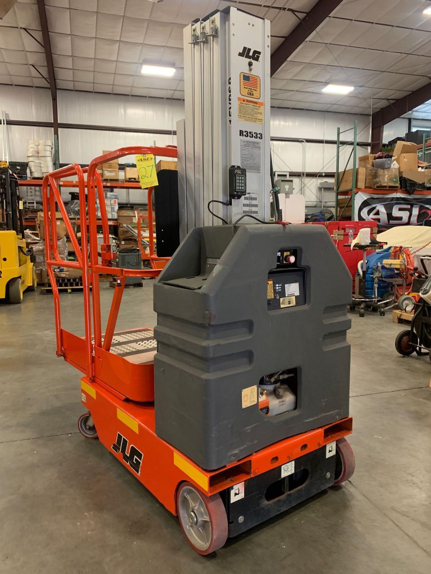 JLG 15VP SP ELECTRIC MANLIFT, SELF PROPELLED, BUILT IN CHARGER, 15’ PLATFORM HEIGHT, RUNS AND OPERAT