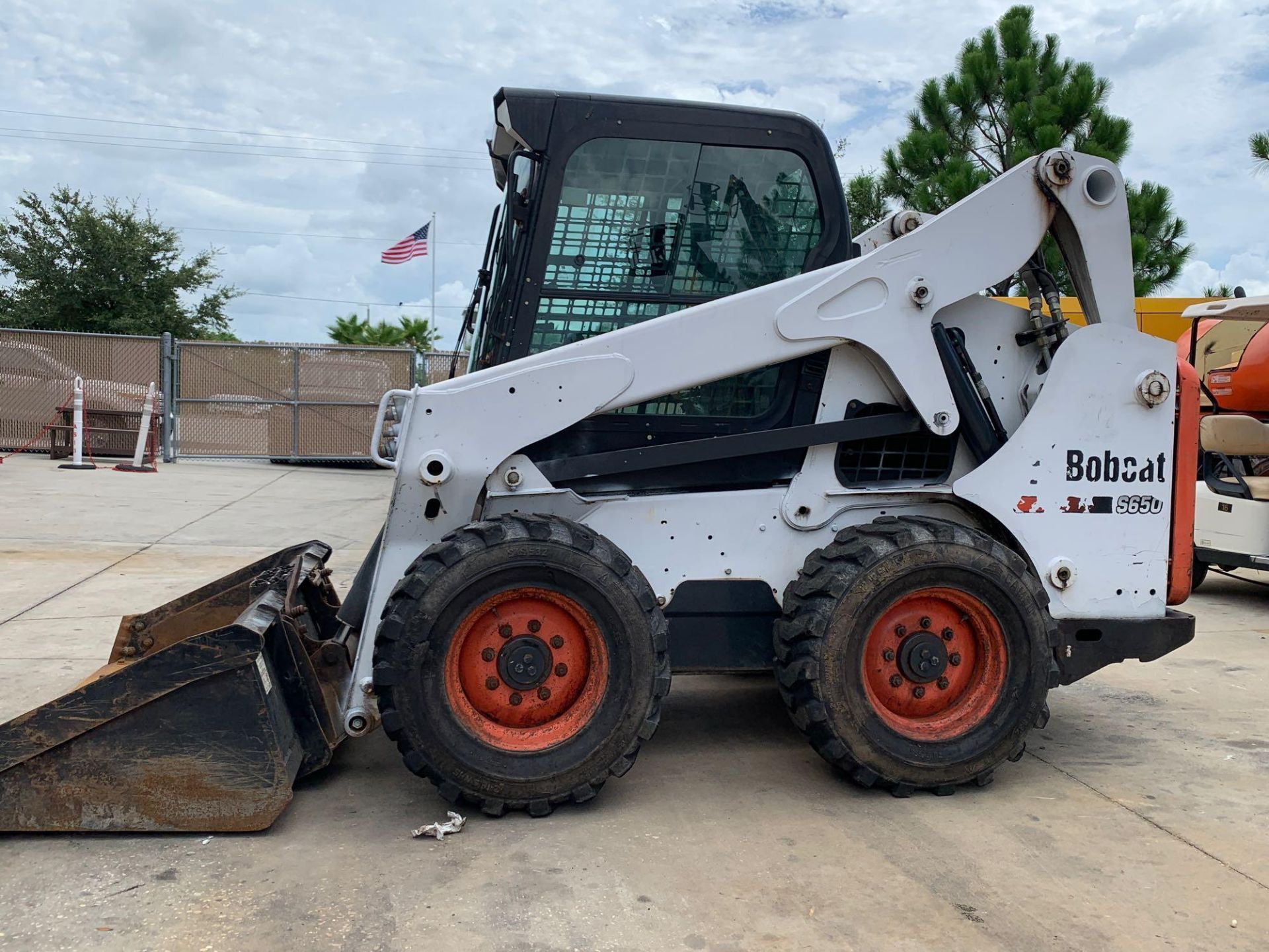 2013 BOBCAT S650 SKID STEER, TIER 4, ENCLOSED CAB, DIESEL, HEAT, A/C, HIGH FLOW AUXILIARY HYDRAULICS