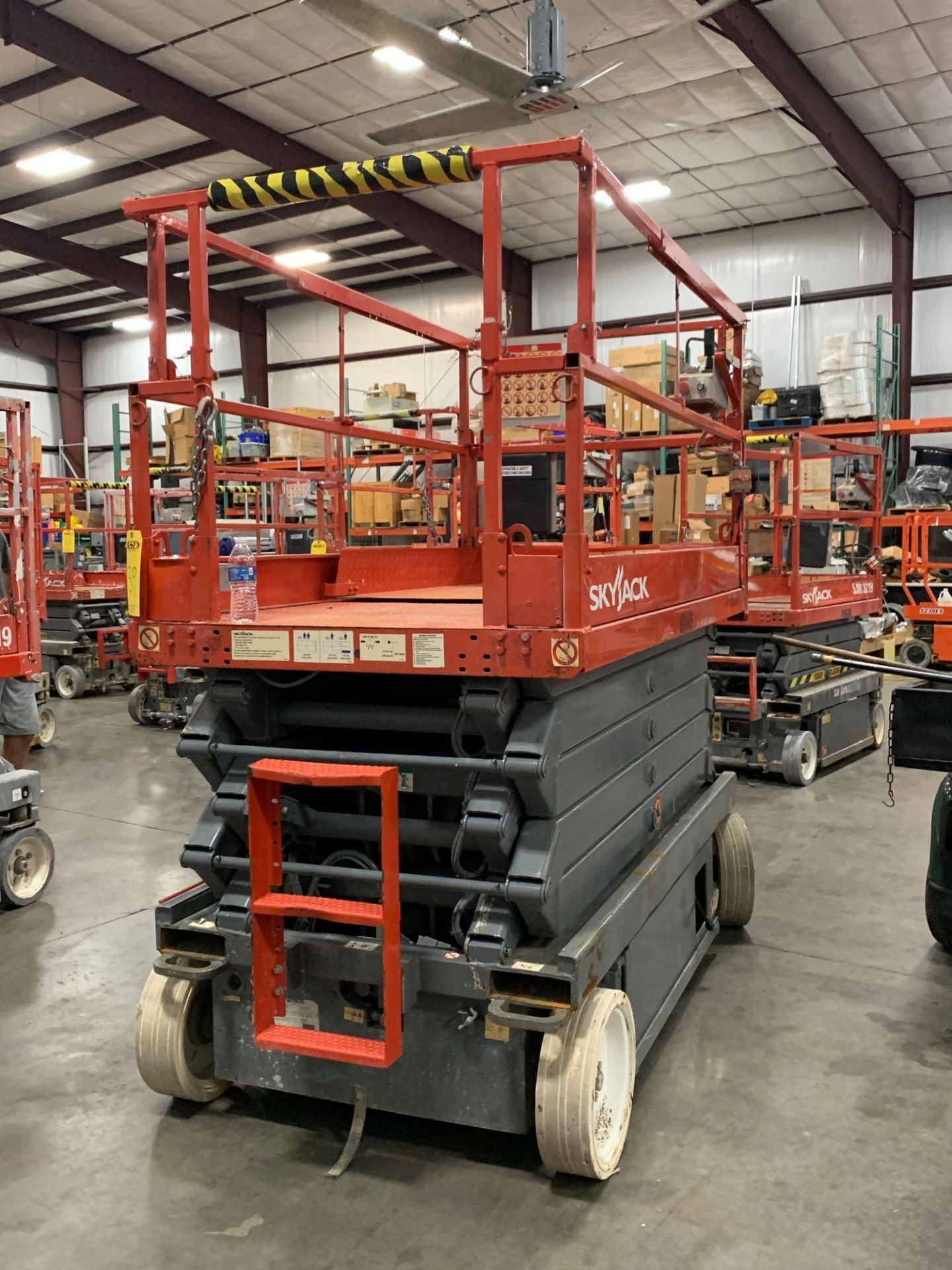 SJ 4632 SCISSOR LIFT, BATTERY POWERED - Image 2 of 7