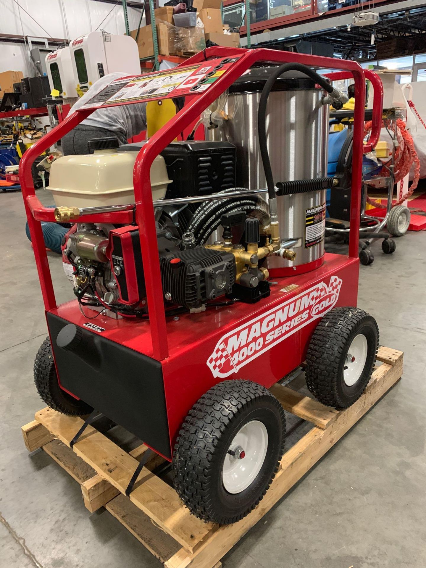 UNUSED 2019 MAGNUM 4000 SERIES HOT WATER PRESSURE WASHER- GAS POWERED WITH DIESEL BURNER - Image 2 of 4