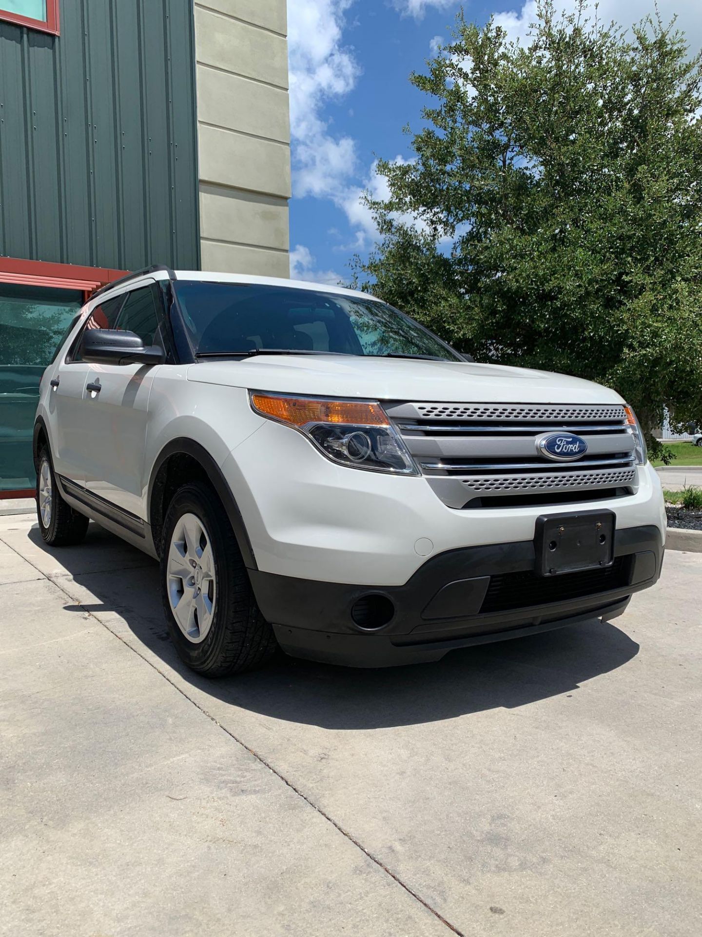 2012 FORD EXPLORER 4x4 V6 AUTO, POWER WINDOW AND LOCKS, COLD A/C, RUNS AND DRIVES - Image 2 of 17