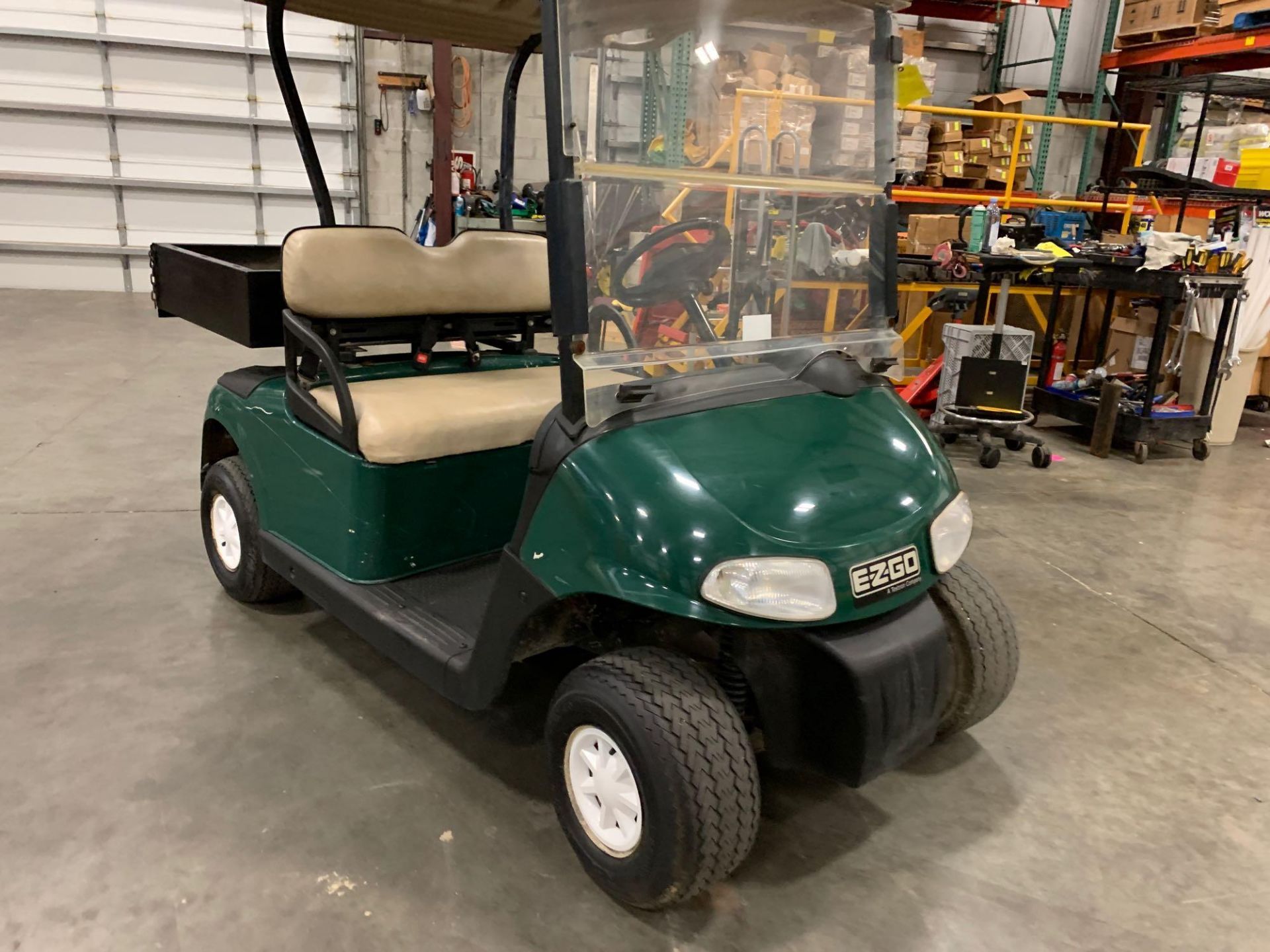EZGO ELECTRIC GOLF CART, RUNS AND OPERATES