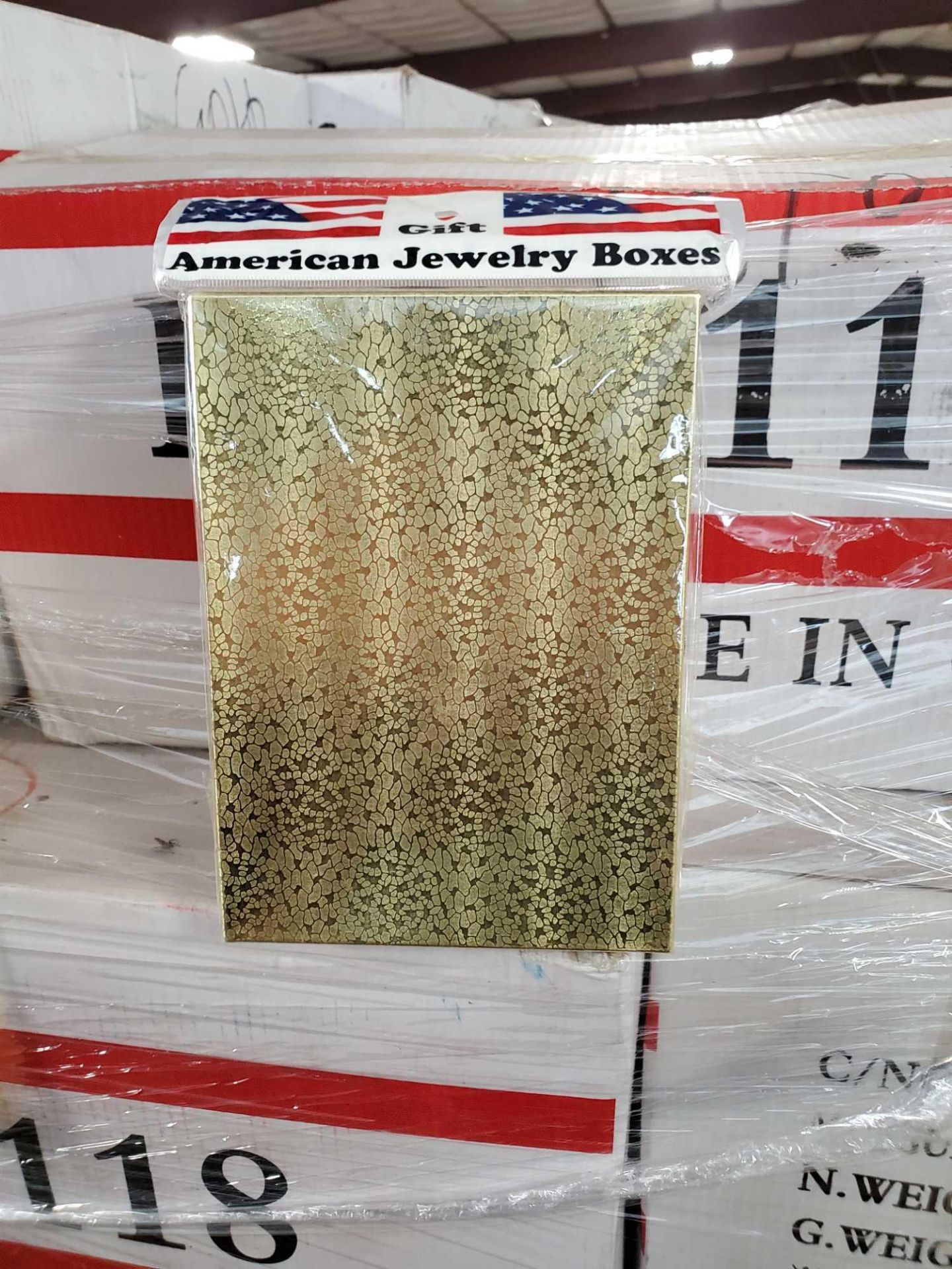 PALLET LOT OF 31 CASES PLUS 1 CASE OF 42 5X7X1 COTTON STUFFED GOLD FOIL BOXES. - Bild 2 aus 3